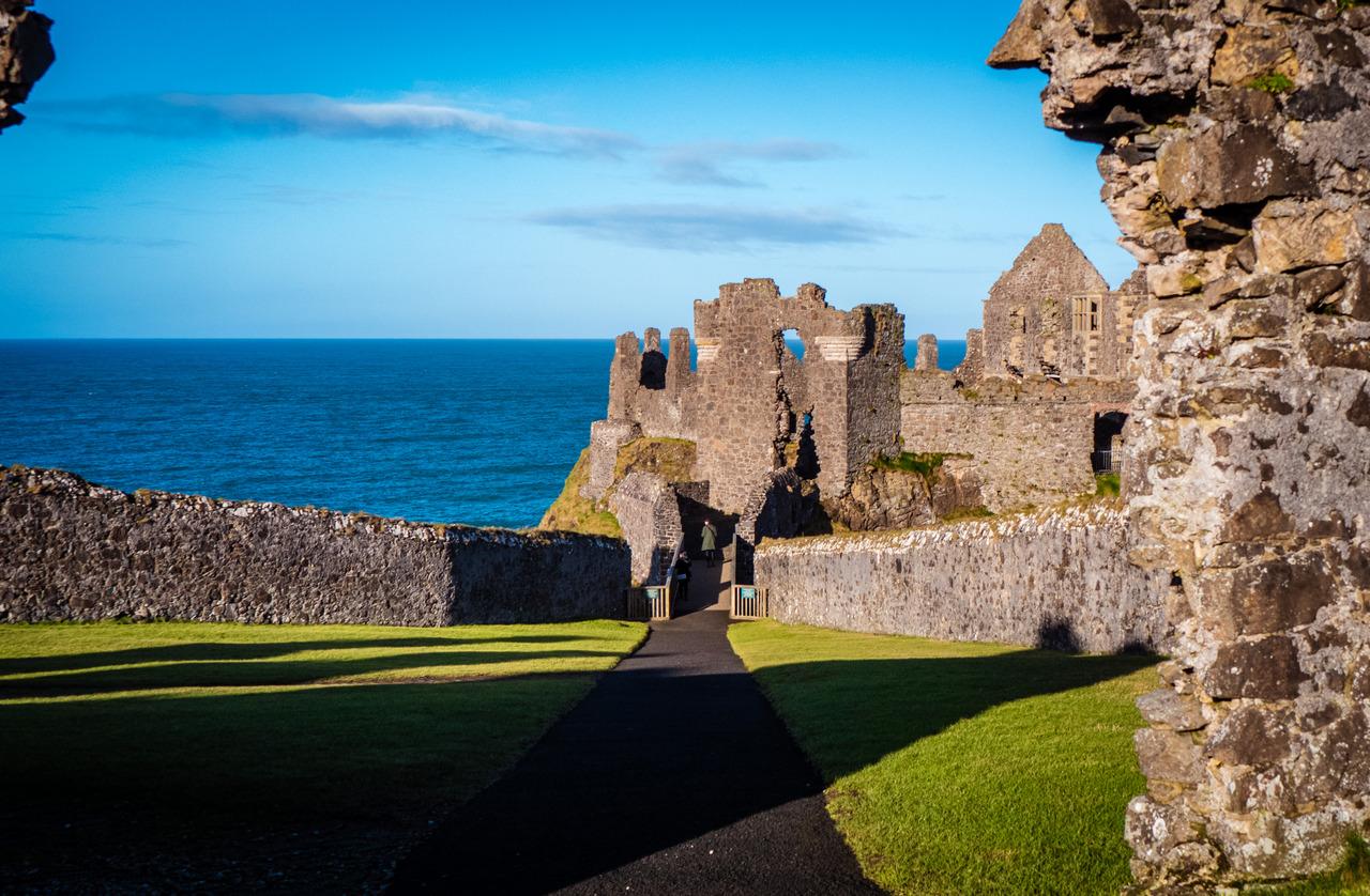 Belfast: Giant's Causeway Guided Tour Including Castles