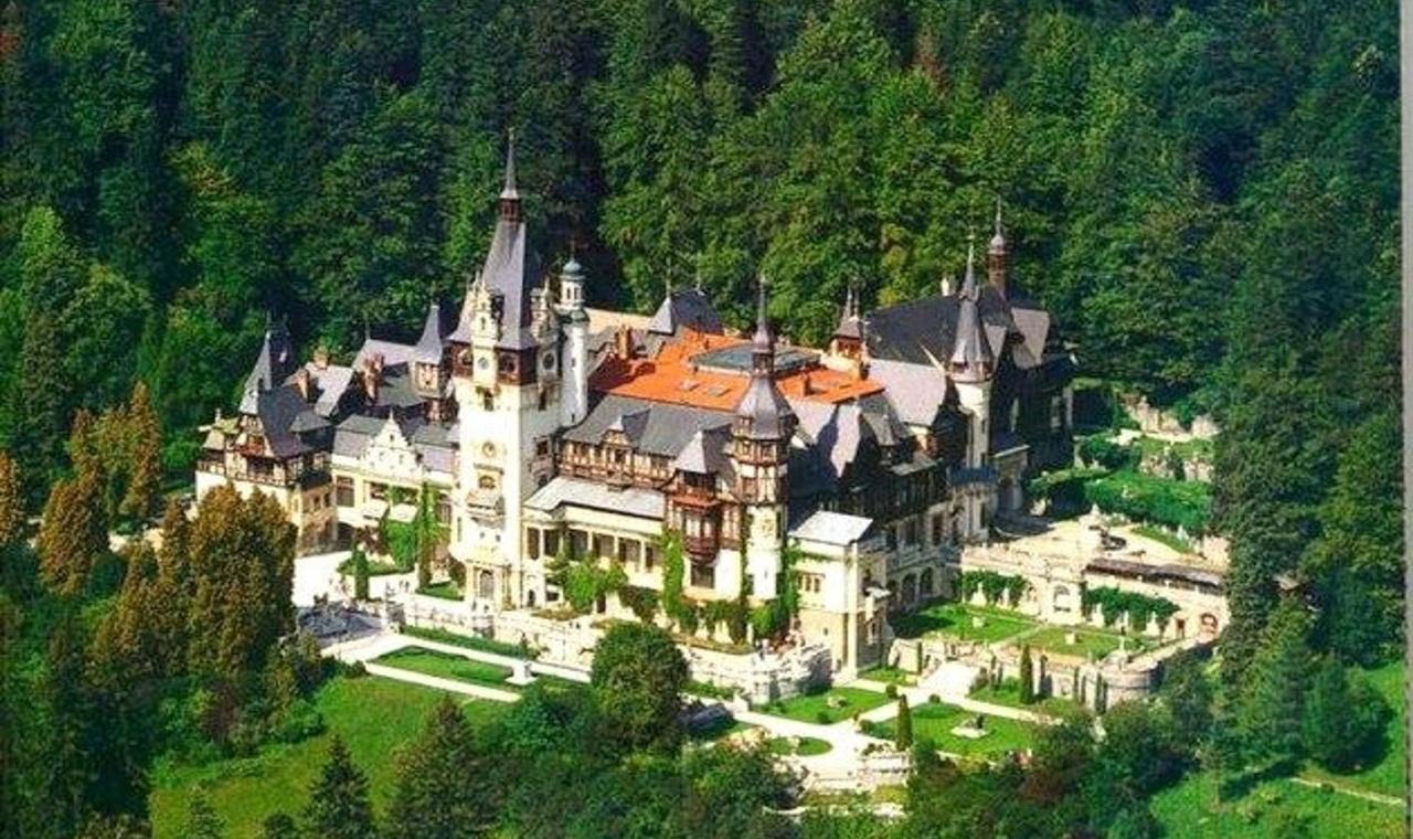 Transylvanian Highlights: Peles, Bran & Brasov Day Trip
