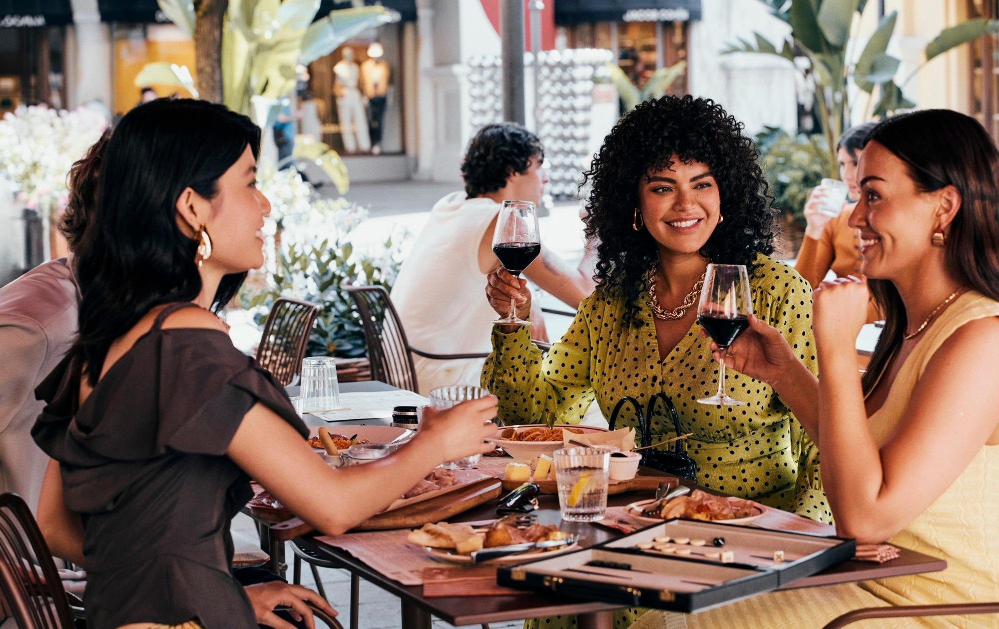 Milan to Fidenza Village: Luxury Shopping Day Trip with VIP Perks