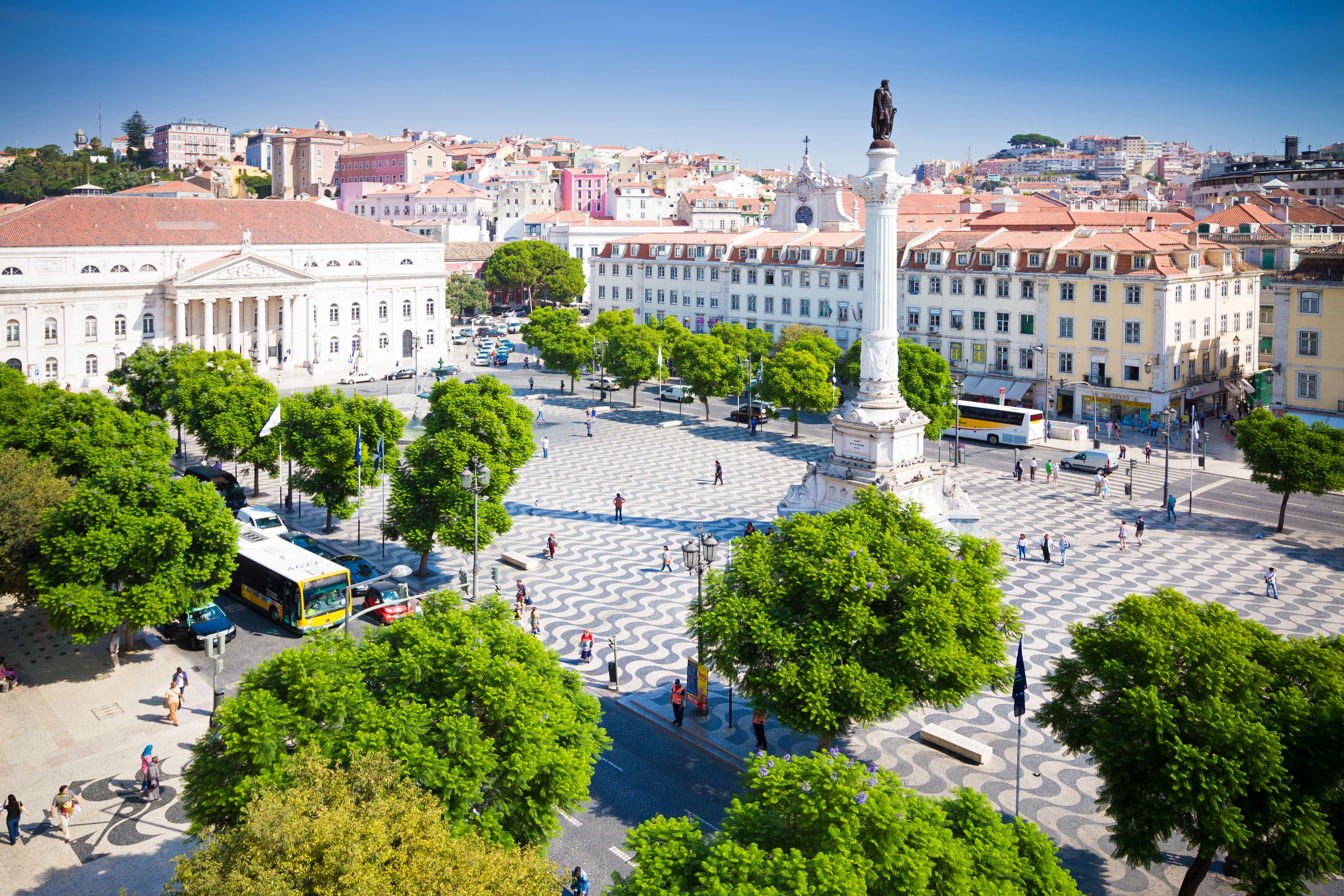 Lisbon Highlights Walking Tour: Rossio, Chiado & Alfama