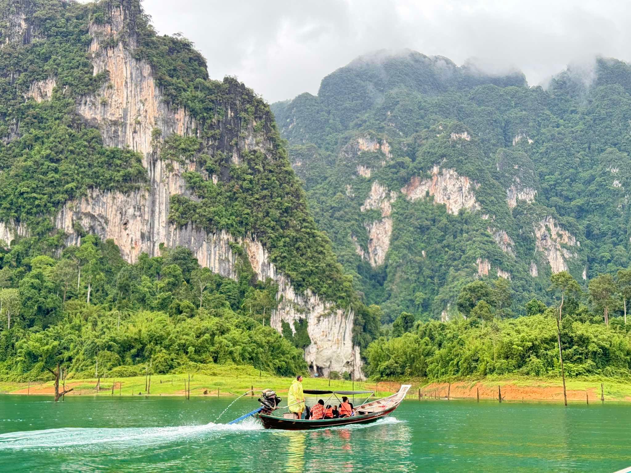 Khao Sok Chiewlarn Lake Day Trip with Diamond Cave & Longtail Boat