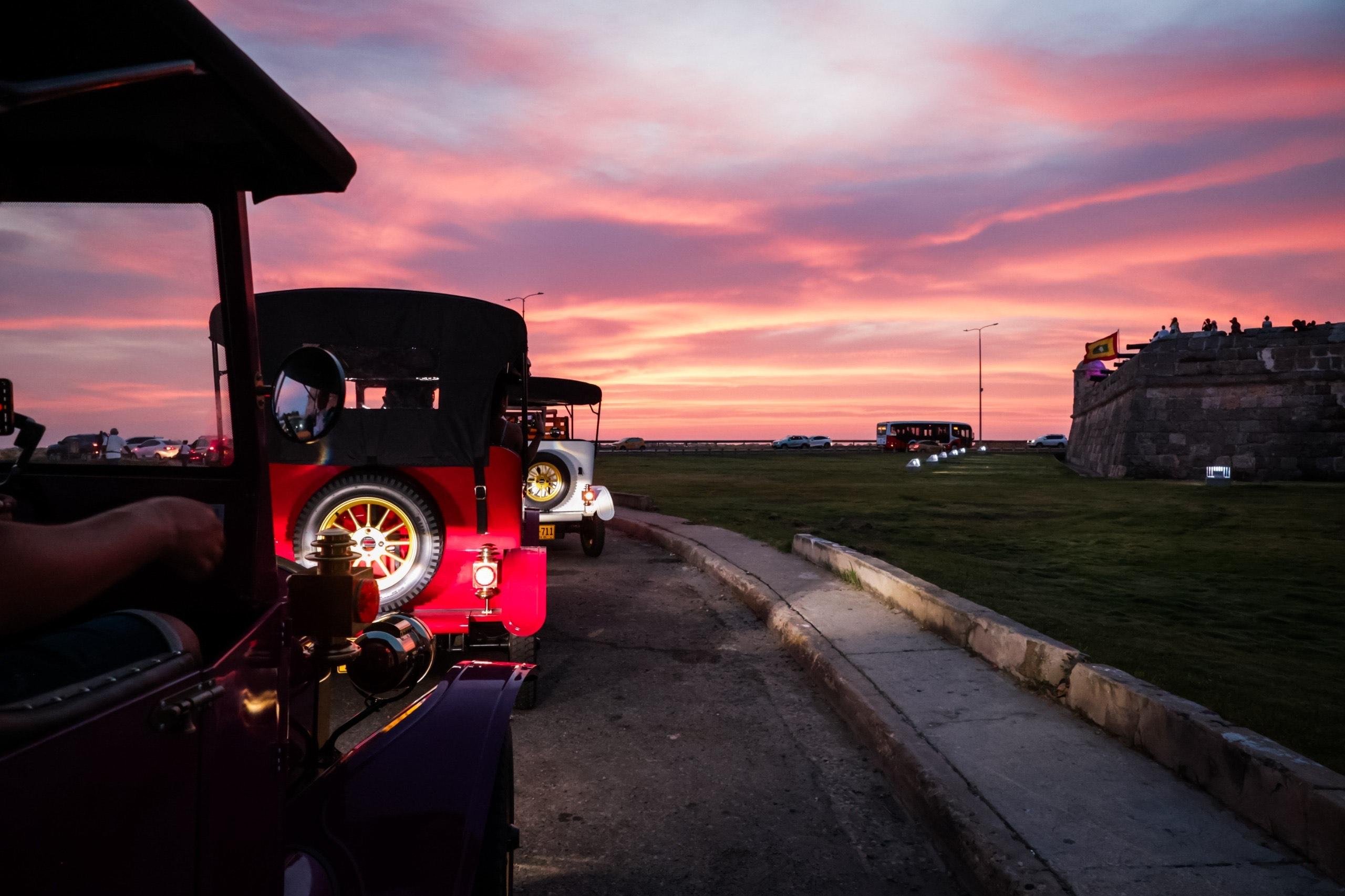 Cartagena: Walled City Dinner and Electric Car Tour