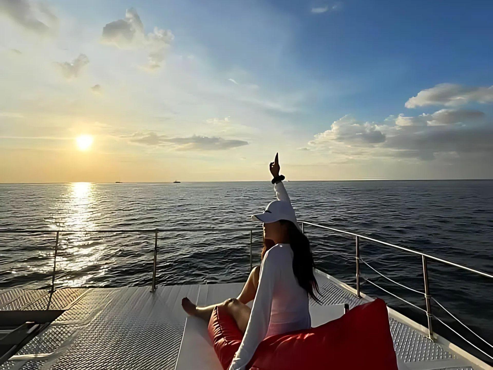 Phuket: Sunset Catamaran Cruise to Coral Island