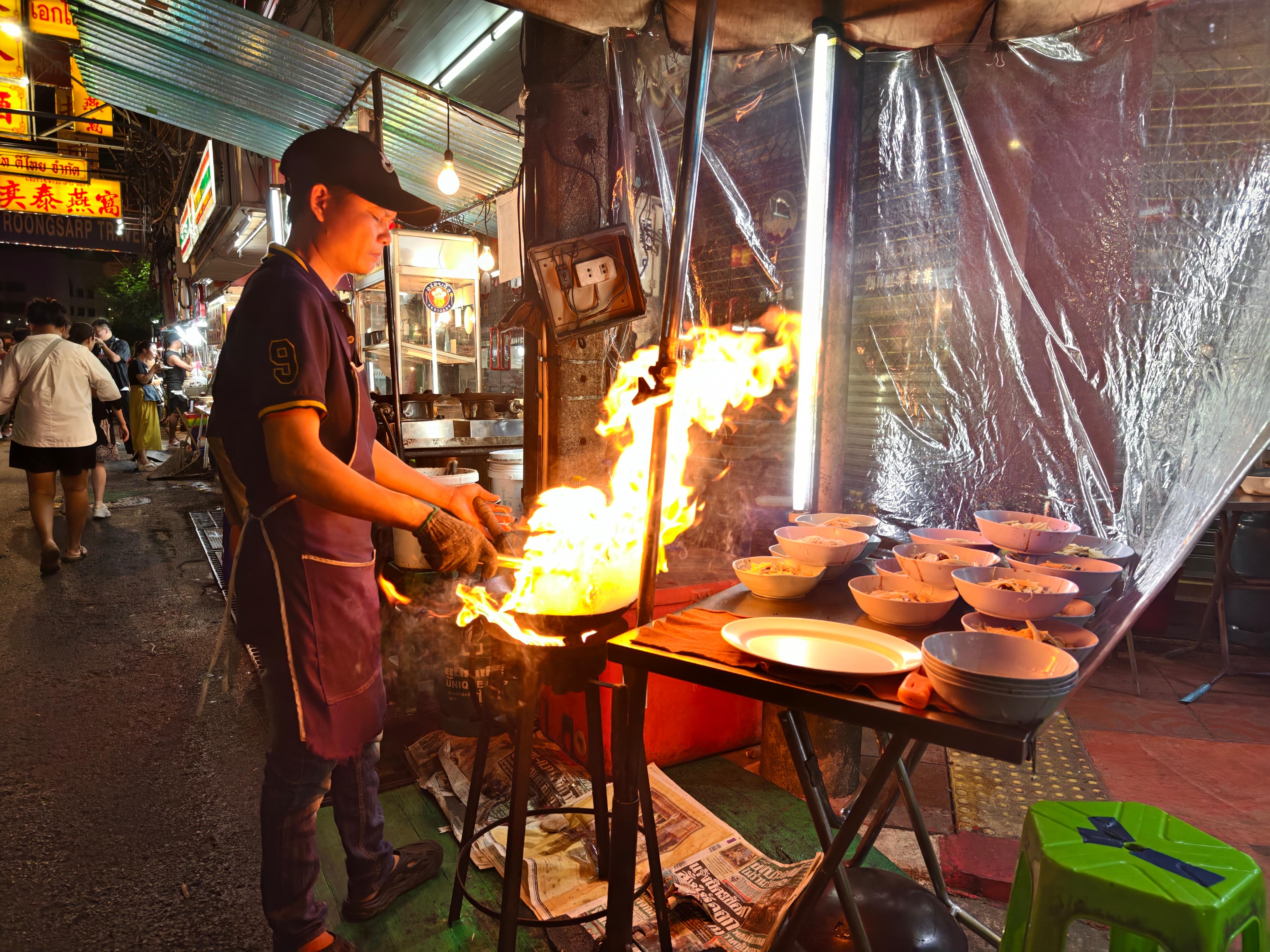 Bangkok Chinatown Night Food Tour – 15+ Tastings
