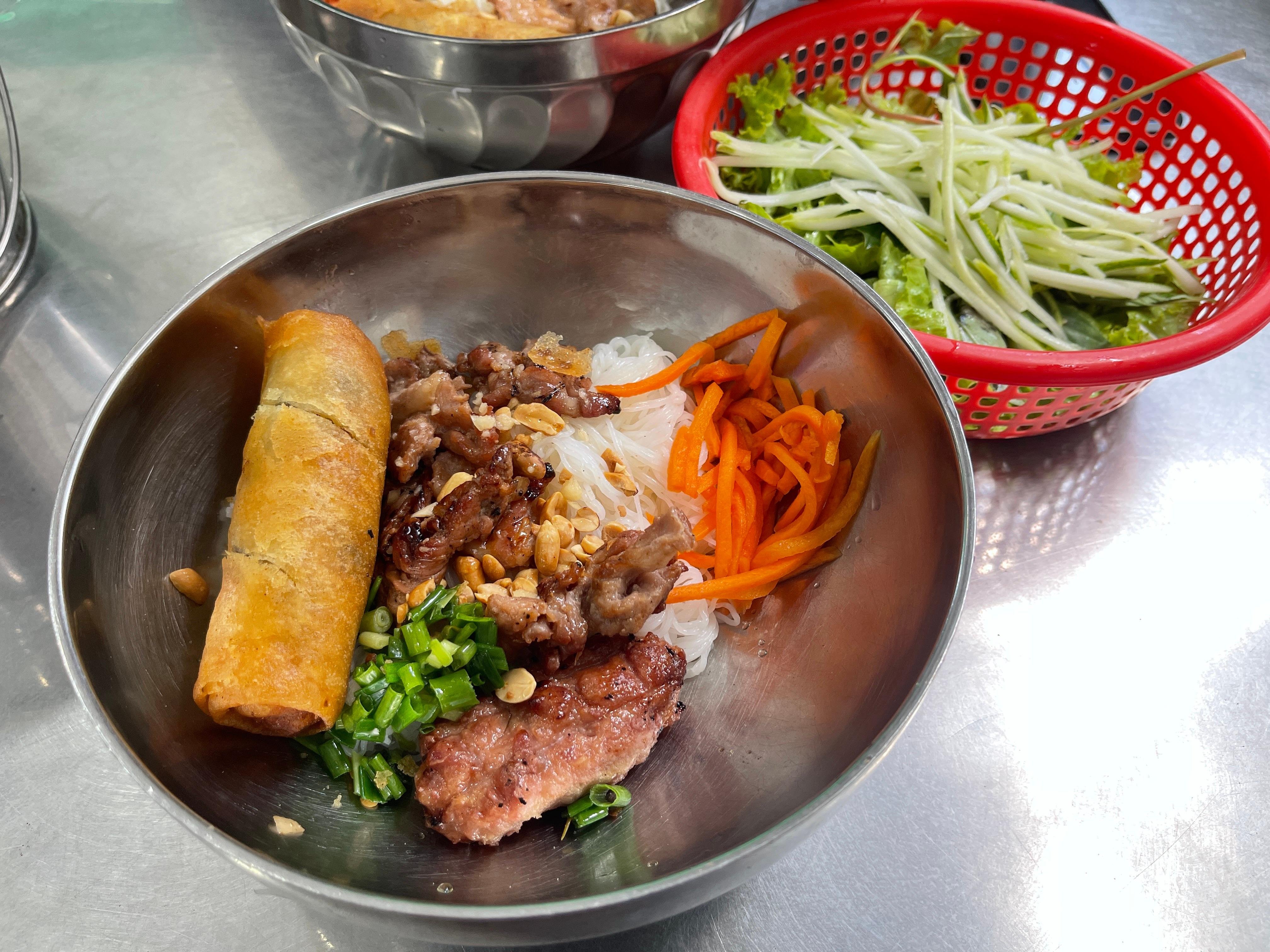 street food tour in Saigon — photo 1