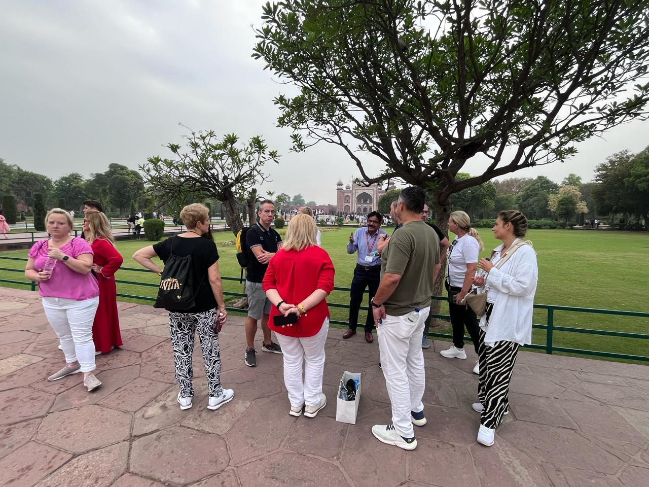 Delhi to Taj Mahal Sunrise Private Tour with Skip-the-Line Entry