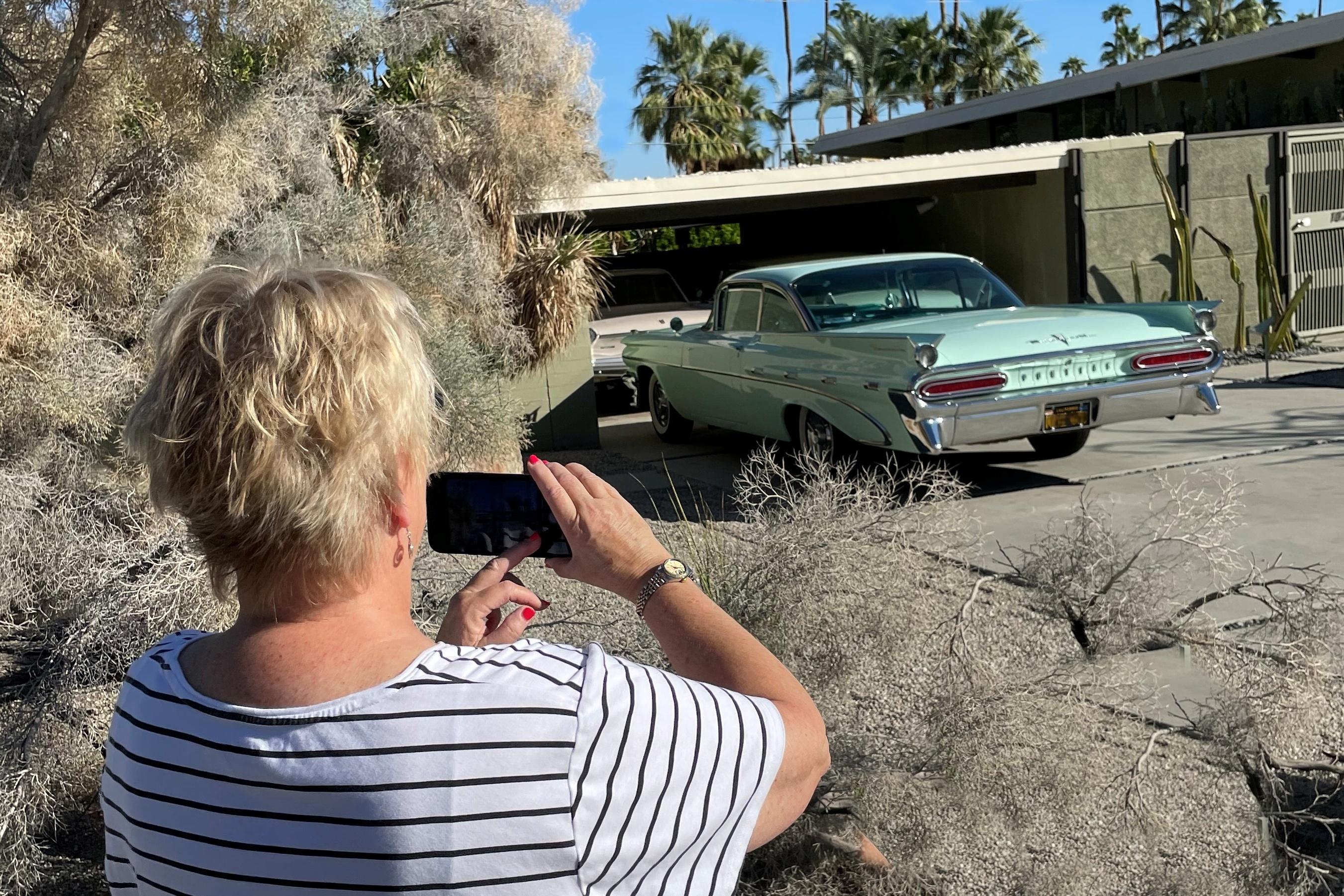 Palm Springs architecture tour - mid-century modern houses and landmarks — image 6