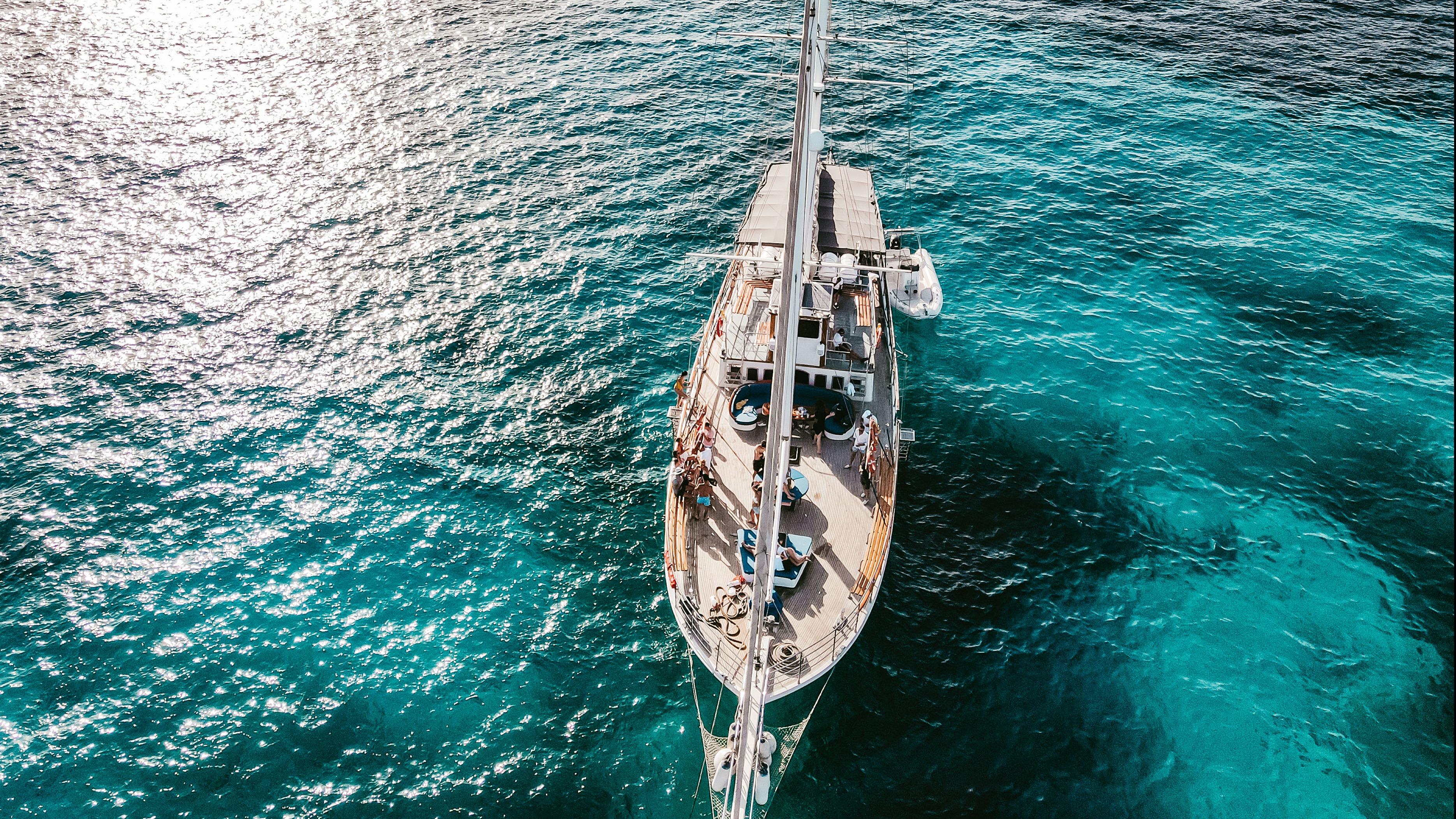 Sliema to Comino: Crystal and Blue Lagoon Cruise with Lunch