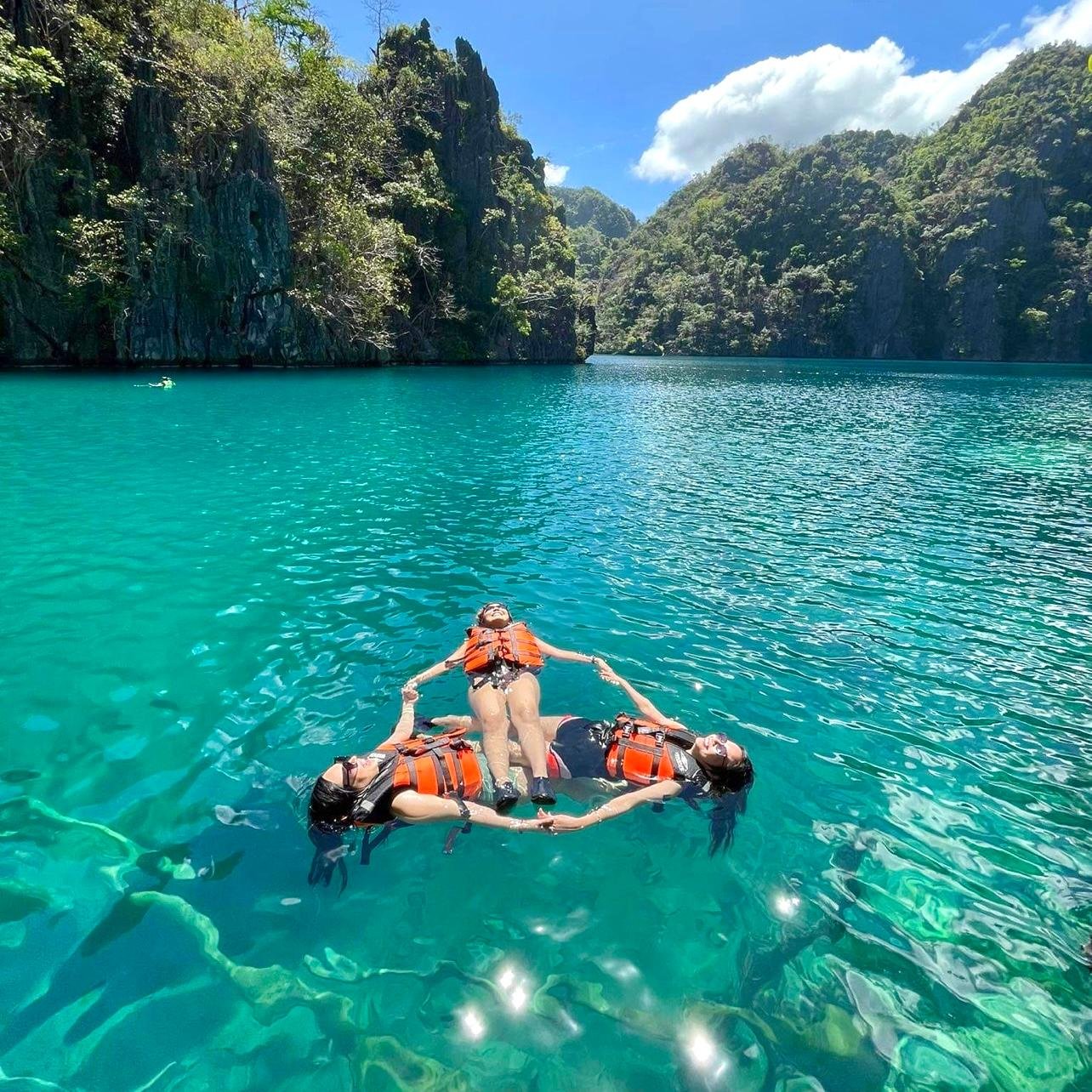 Private Coron Island Tour A or B with Lunch & Hotel Pickup