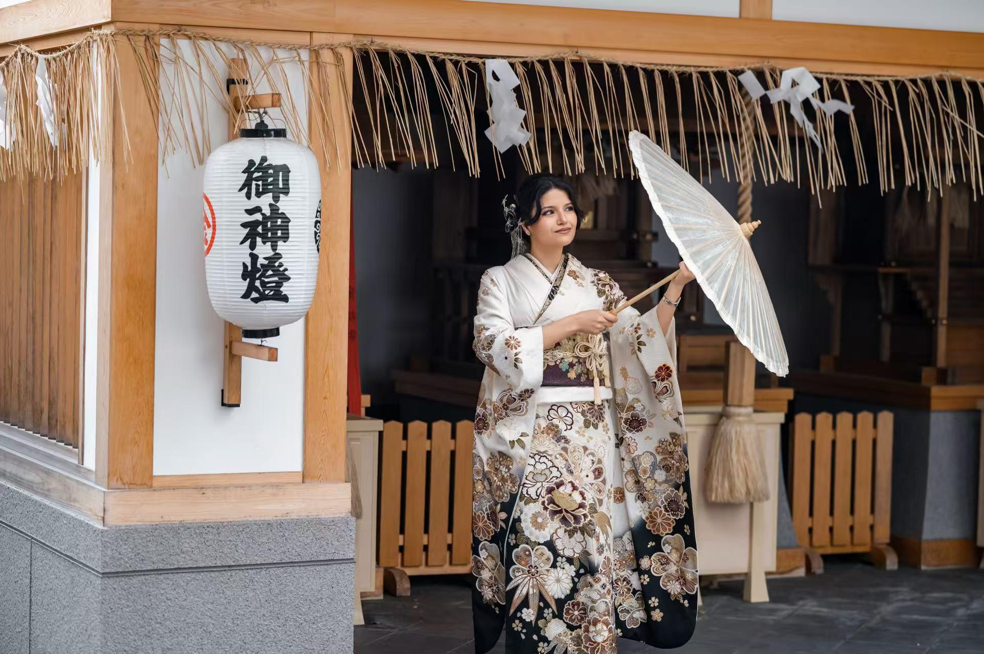 Asakusa Kimono Rental & Styling Experience