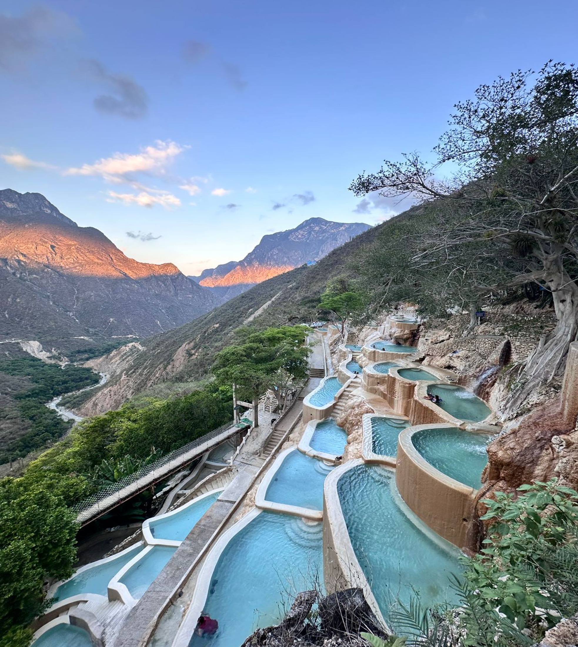 Private Tolantongo Canyon & La Gloria Thermal Pools Tour