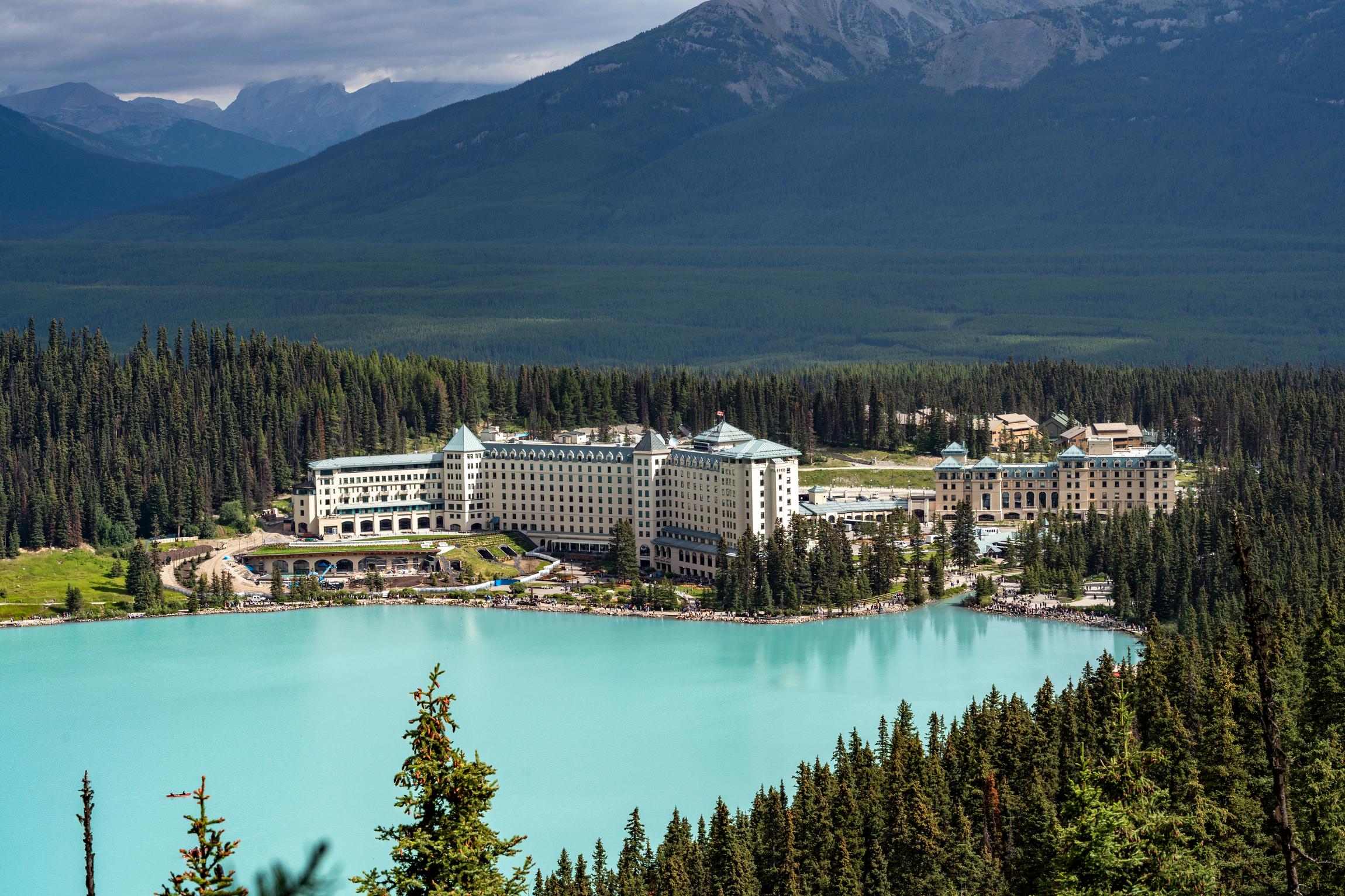 Lakes Moraine, Louise, Emerald, Johnston Canyon & Yoho Tour