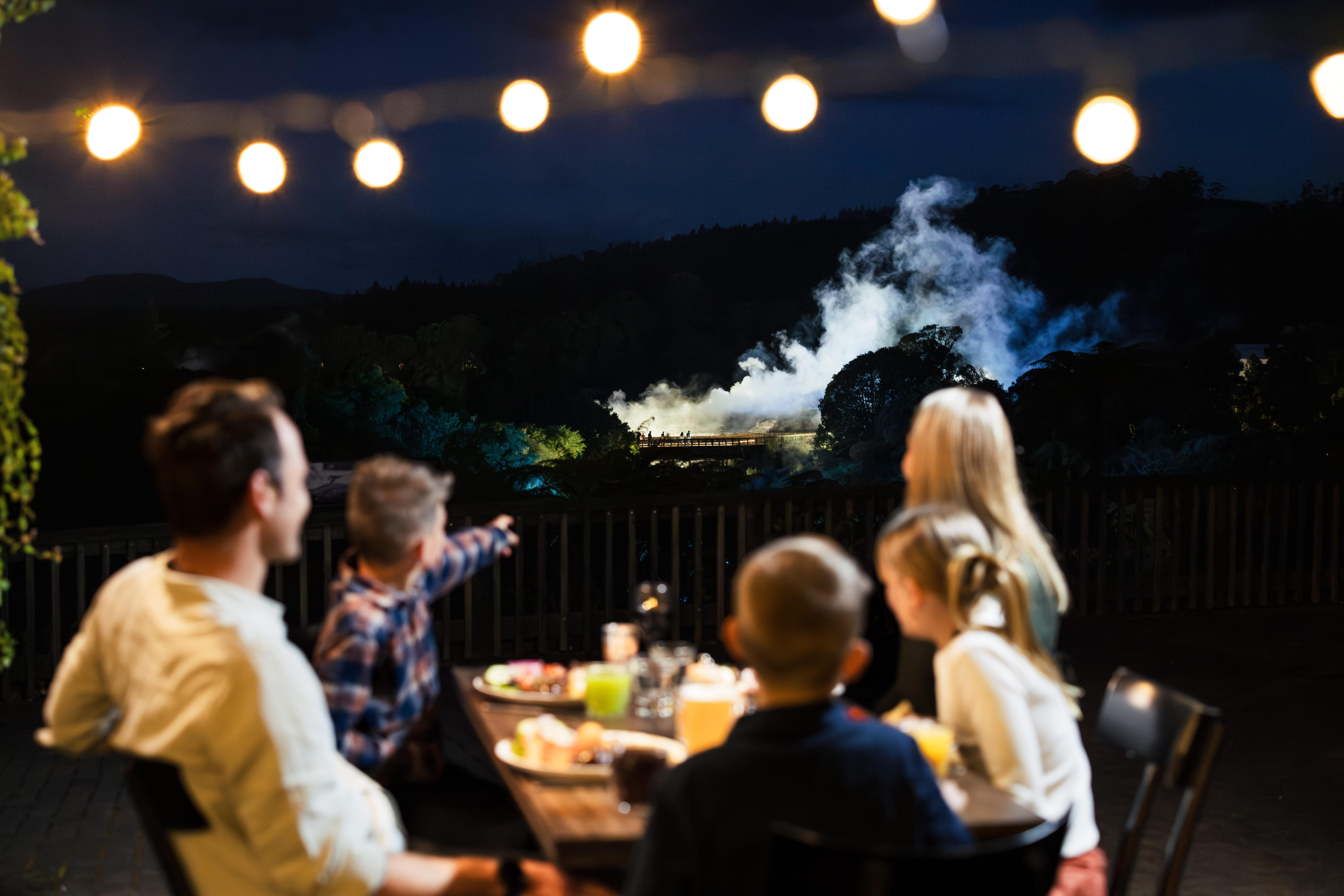 Te Pō Evening: Māori Cultural Performance & Hāngī Feast