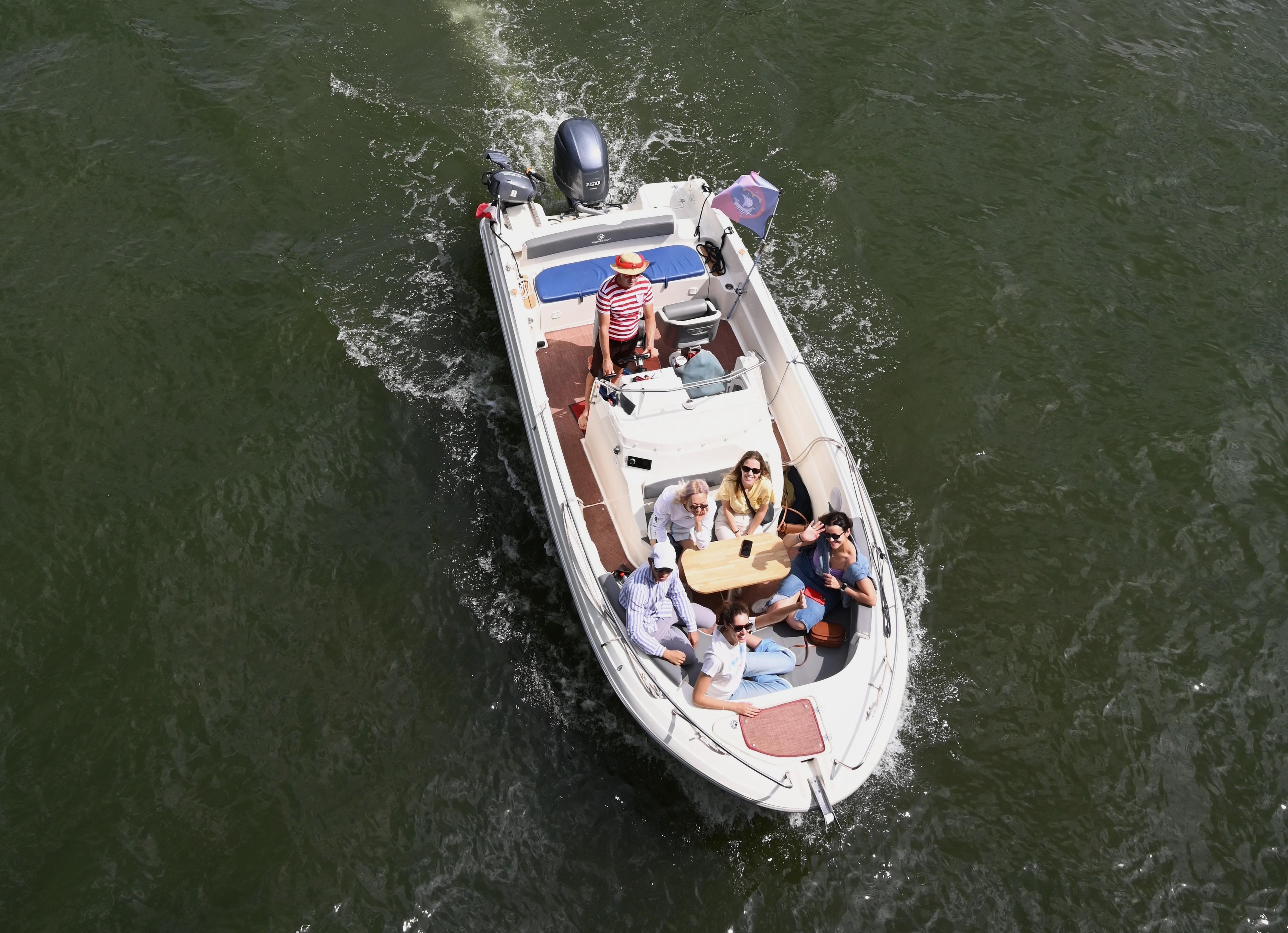 Paris Private Seine River Cruise by Modern Boat