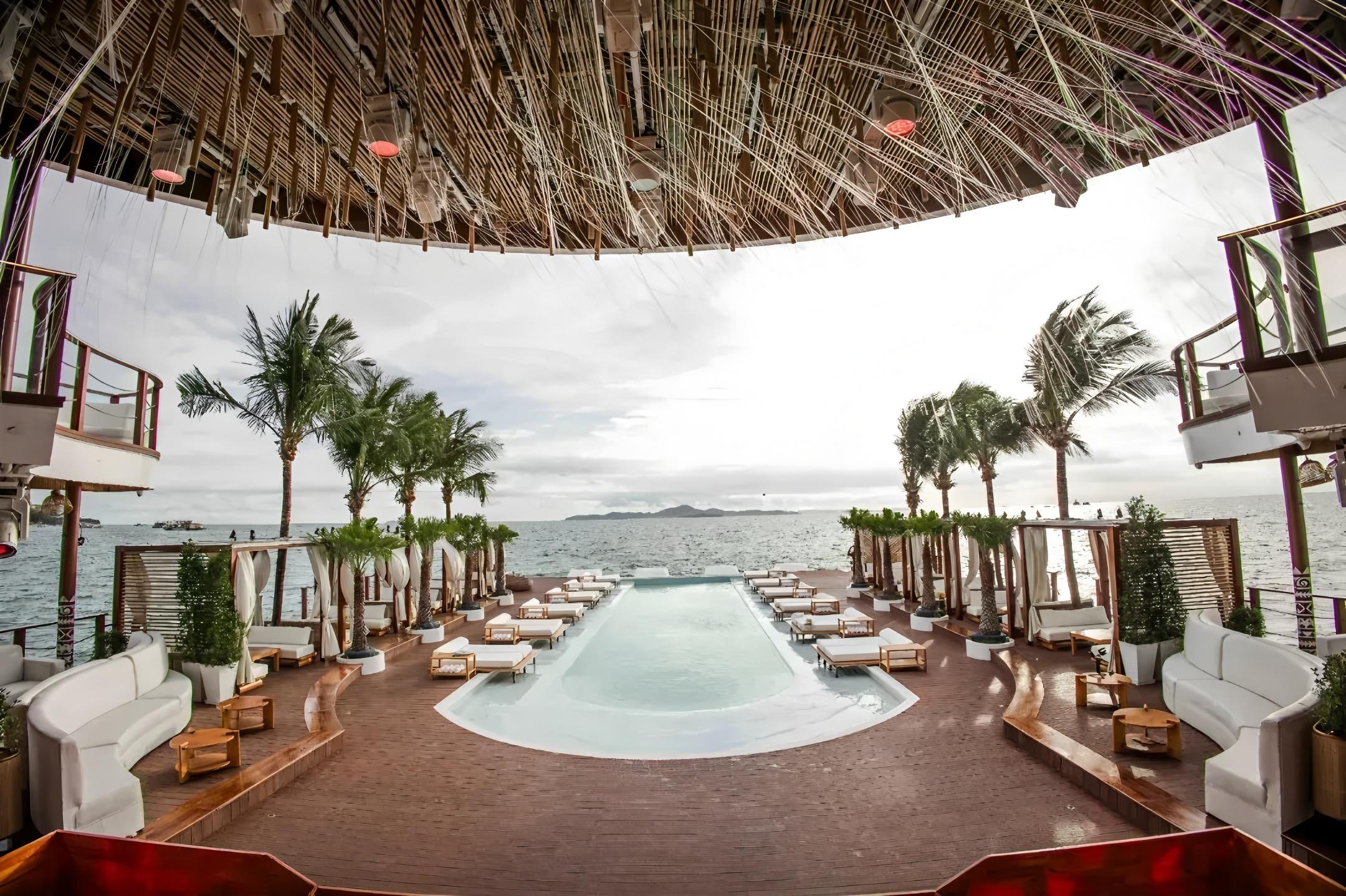 Sina Beach Floating Club: Pattaya Day Pass