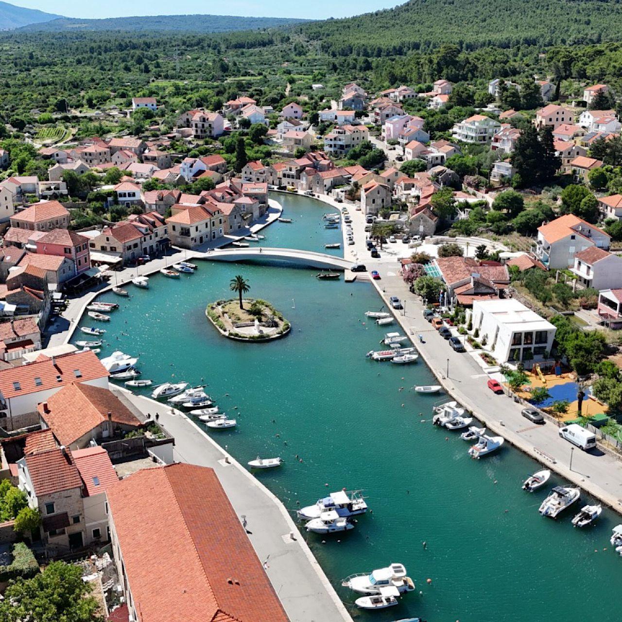 Three-Island Speedboat Day Trip: Hvar, Brač & Blue Lagoon