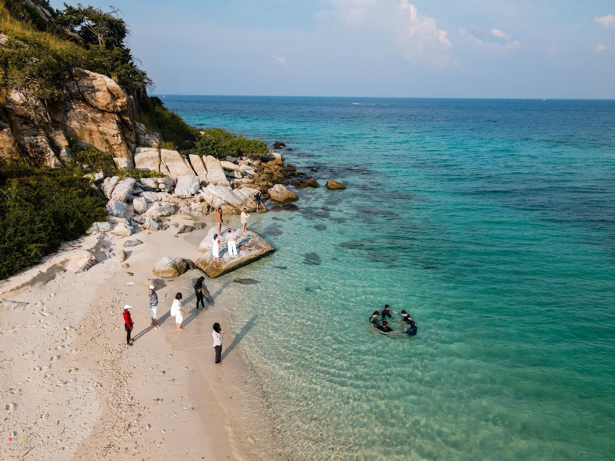 Pattaya: Full-Day Yacht Cruise to Koh Phai and Koh Rin