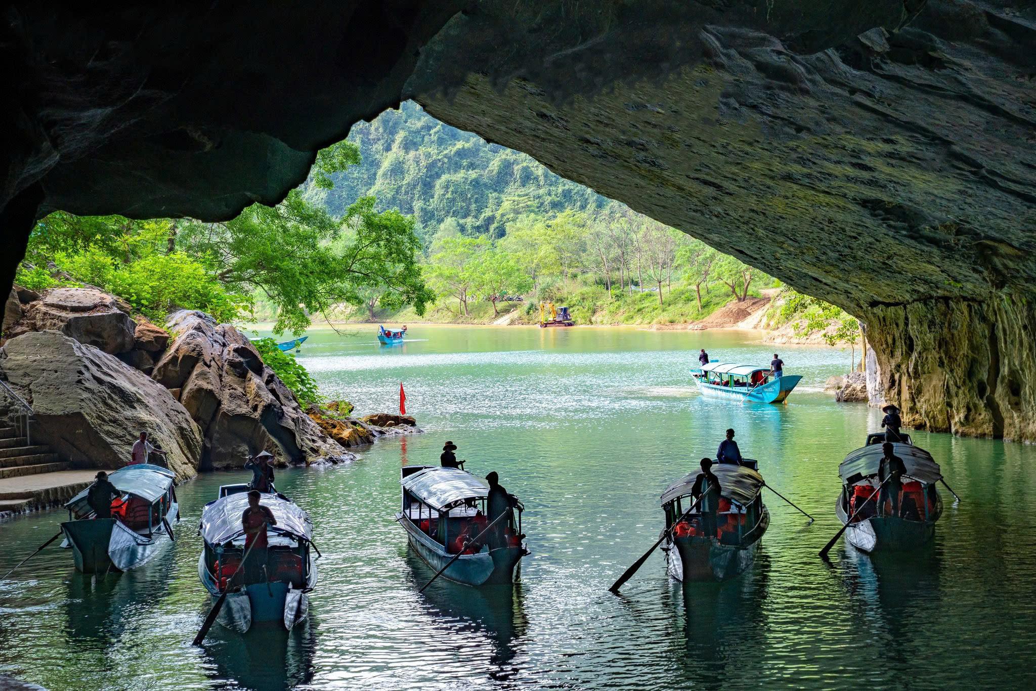 Half-Day Phong Nha Cave Adventure by Dragon Boat