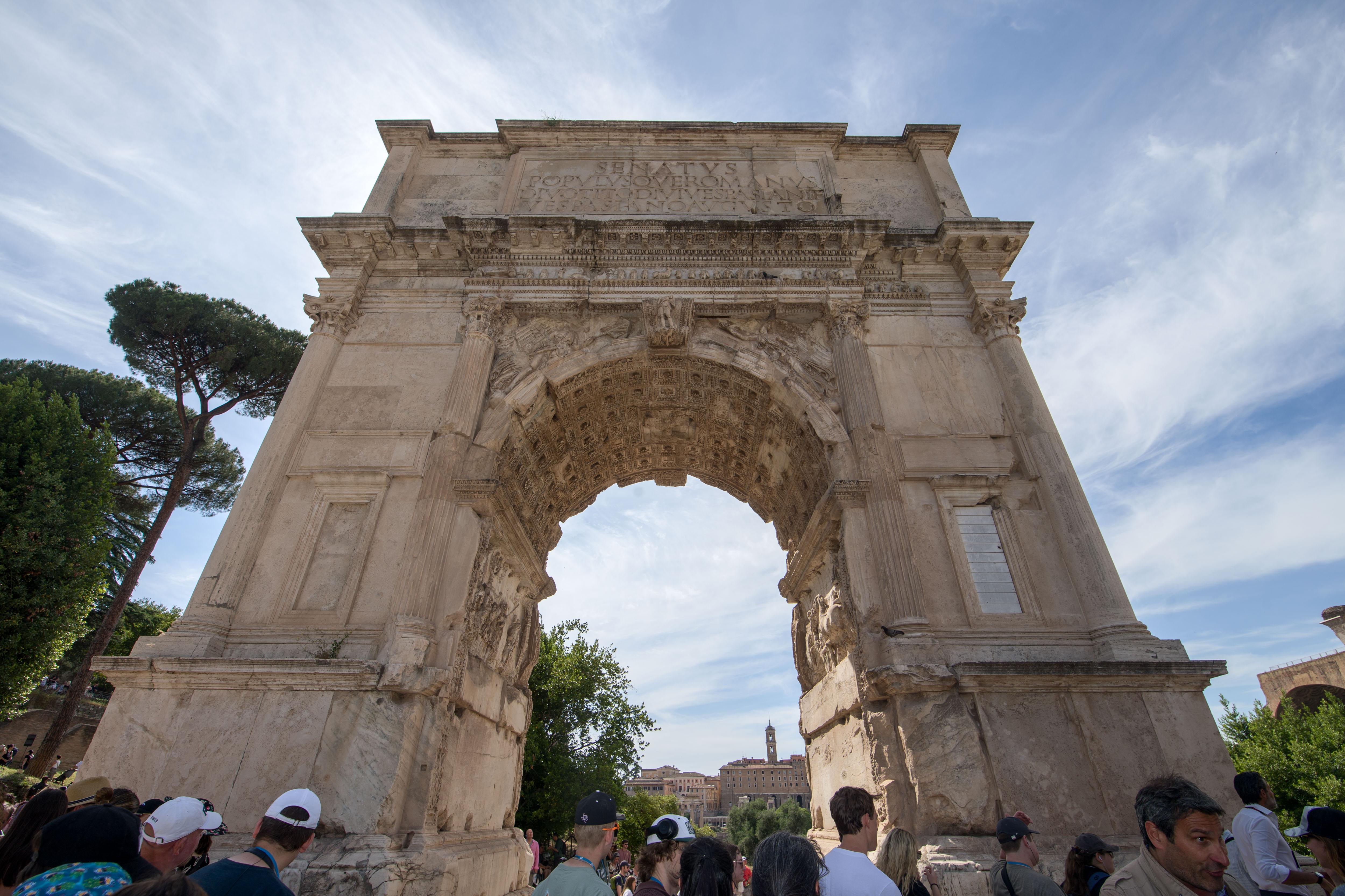 Private Archaeological Colosseum & Forum Tour