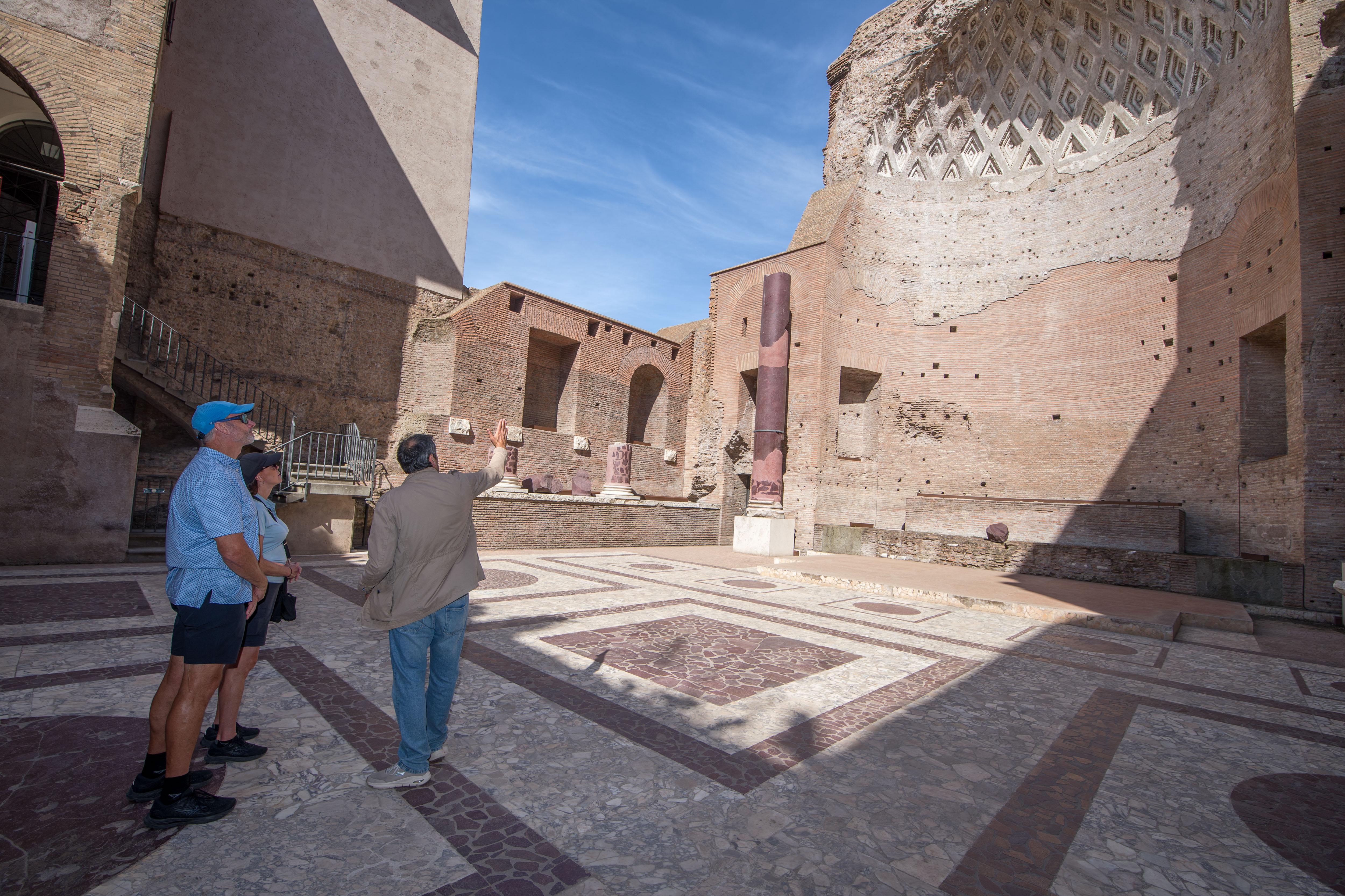 Private Archaeological Colosseum & Forum Tour