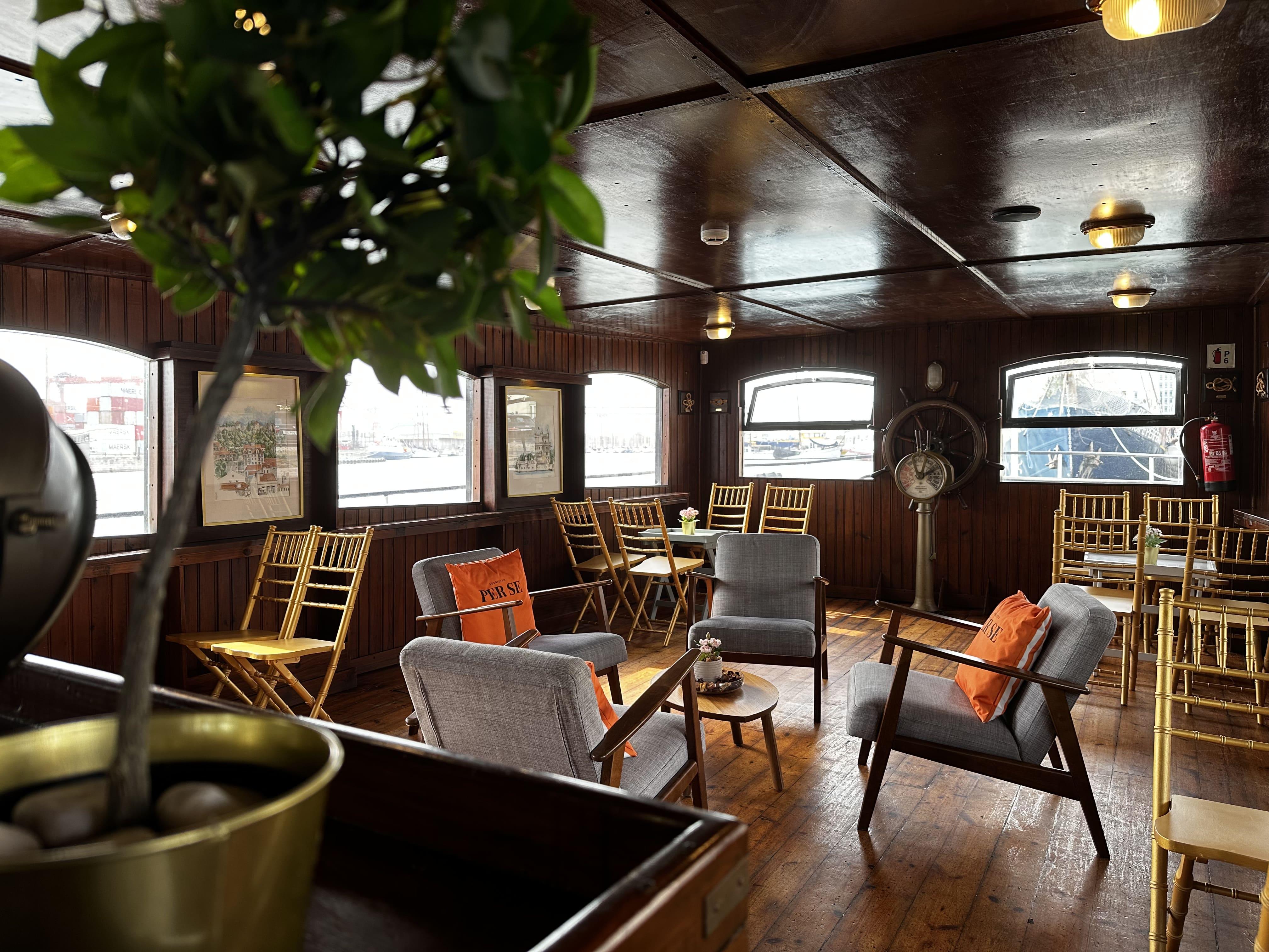 Lisbon Sunset Cruise on the Tagus River with Welcome Drink