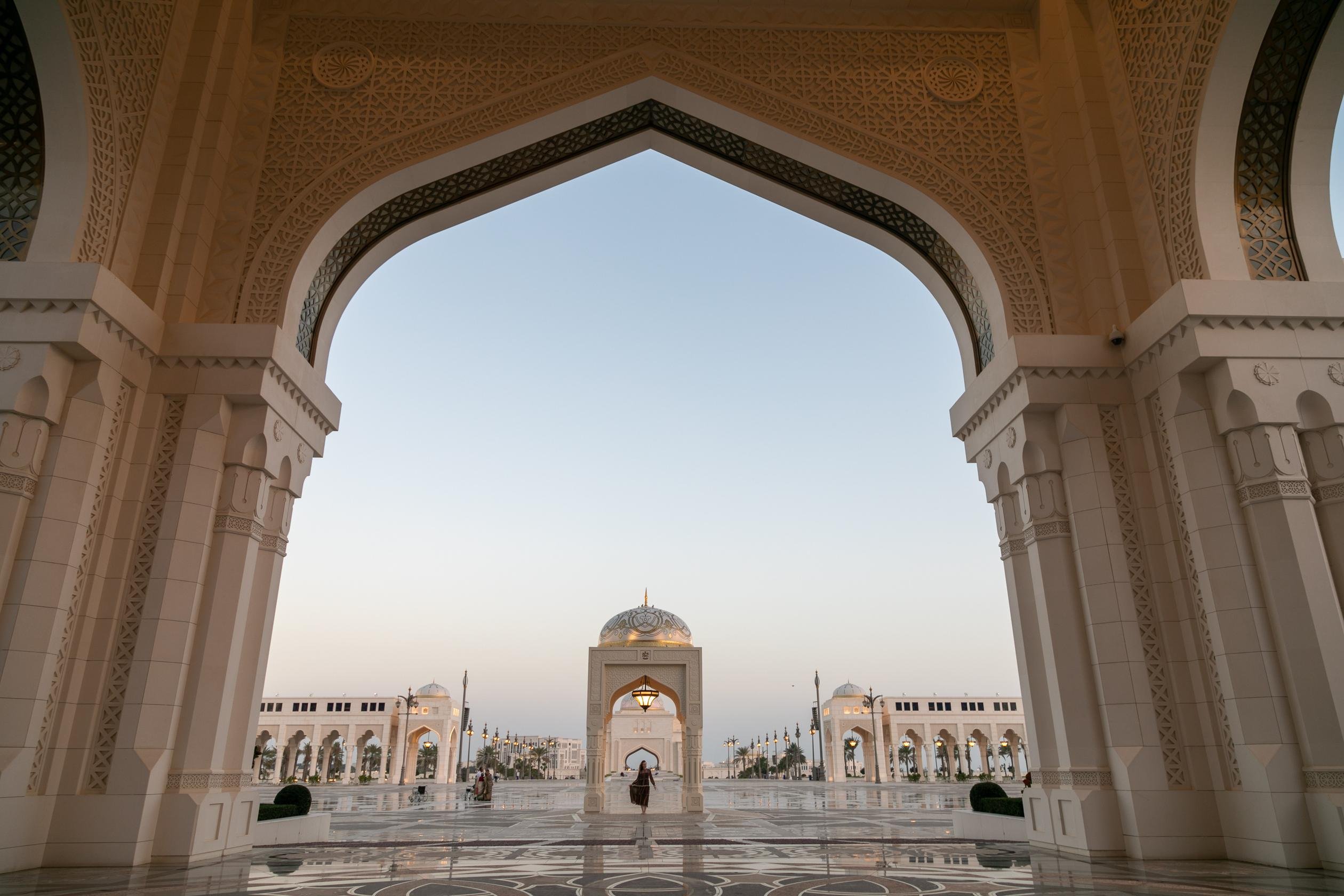 Dubai to Abu Dhabi Private Day Tour: Grand Mosque, Royal Palace & City Icons