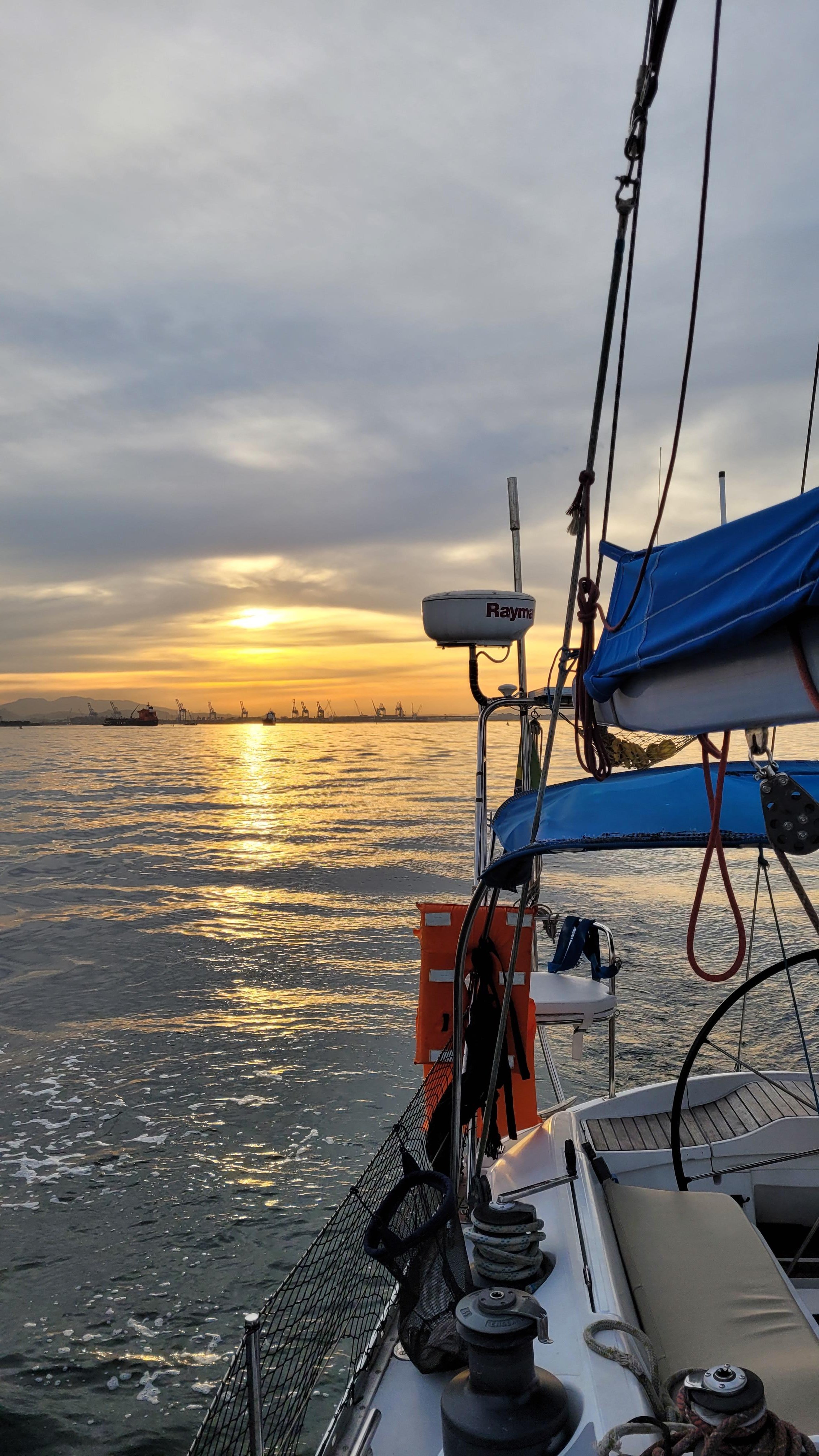 Rio de Janeiro: Sailboat Cruise with Brunch or Sunset & Drinks