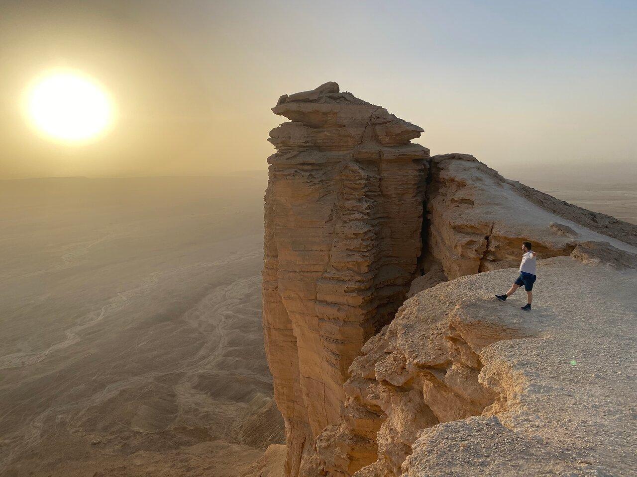 Riyadh: Edge of the World & Bat Cave Adventure