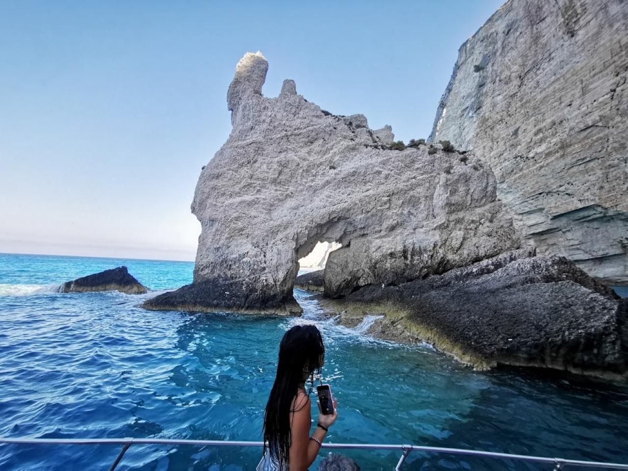 Zakynthos: Ultimate Shipwreck Beach & Blue Caves Day Expedition