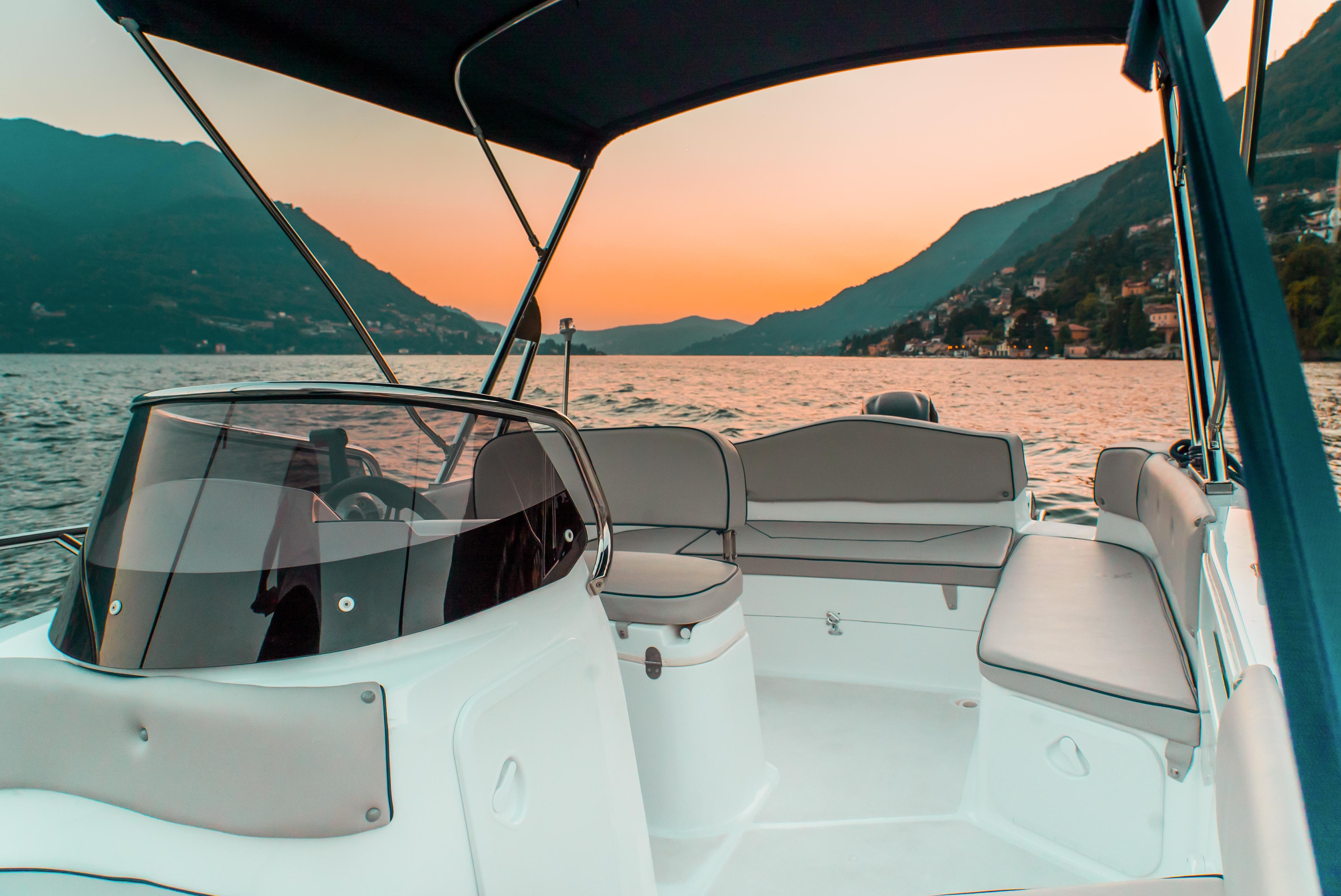 Lake Como: 1-Hour Boat Rental