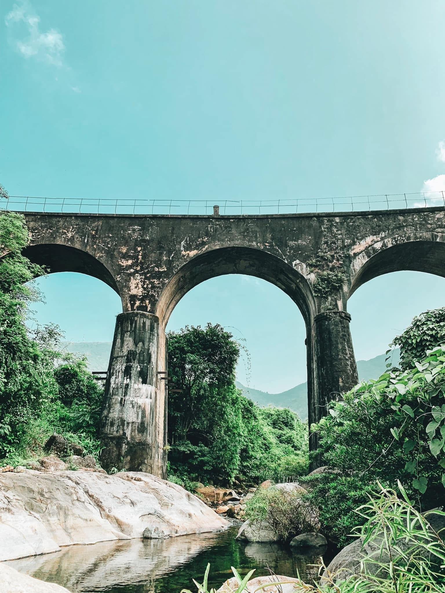 Hue Imperial City & Hai Van Pass Private Rail Tour