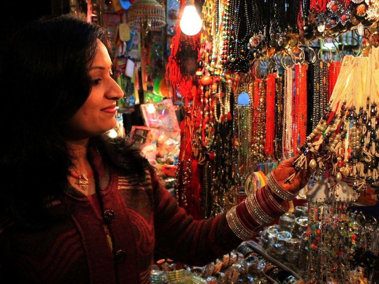 Delhi Personal Shopping Tour with Local Female Expert