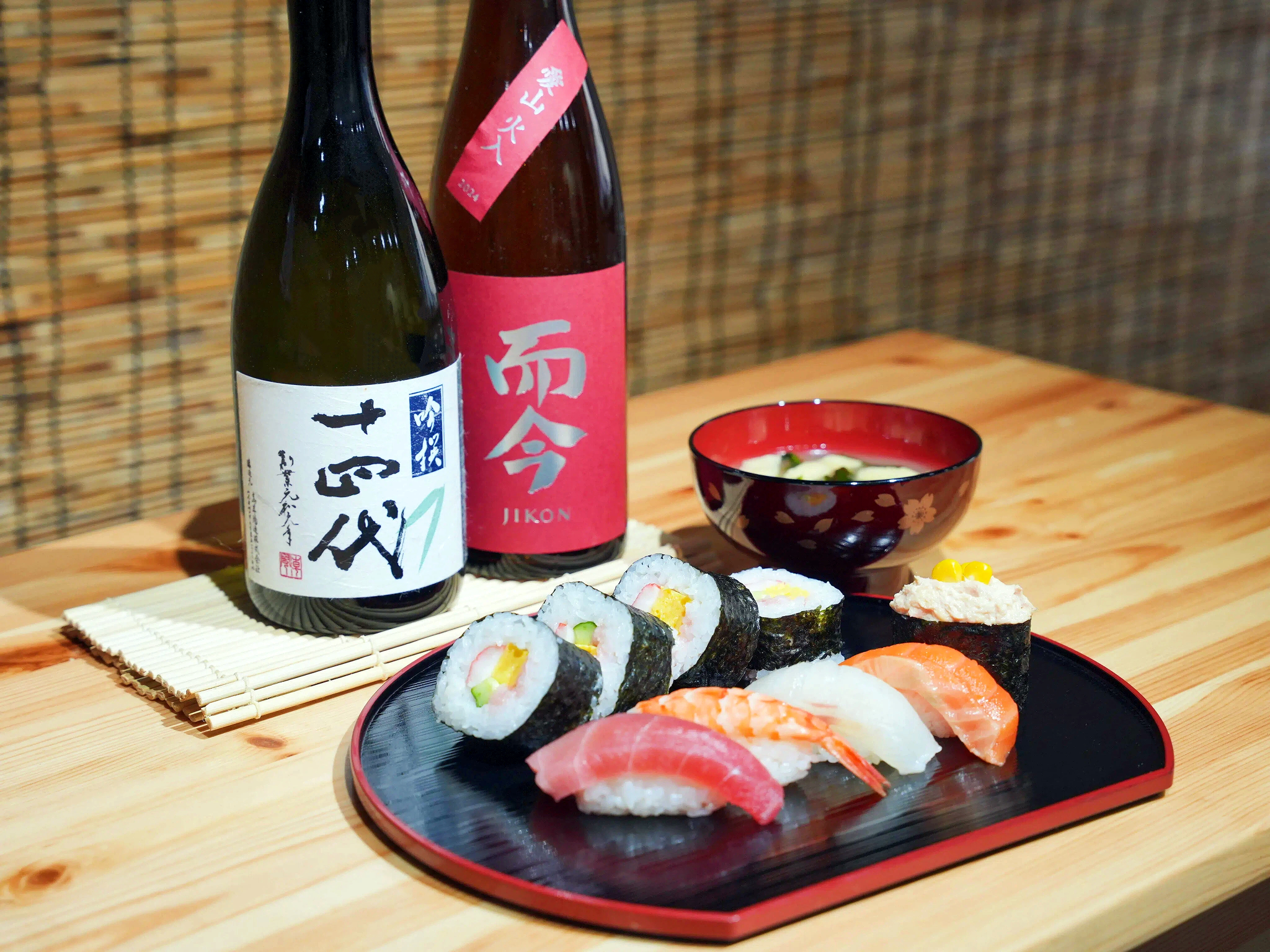 Tokyo: Sushi Making with Pro Chef & Tsukiji Fish Market Tour