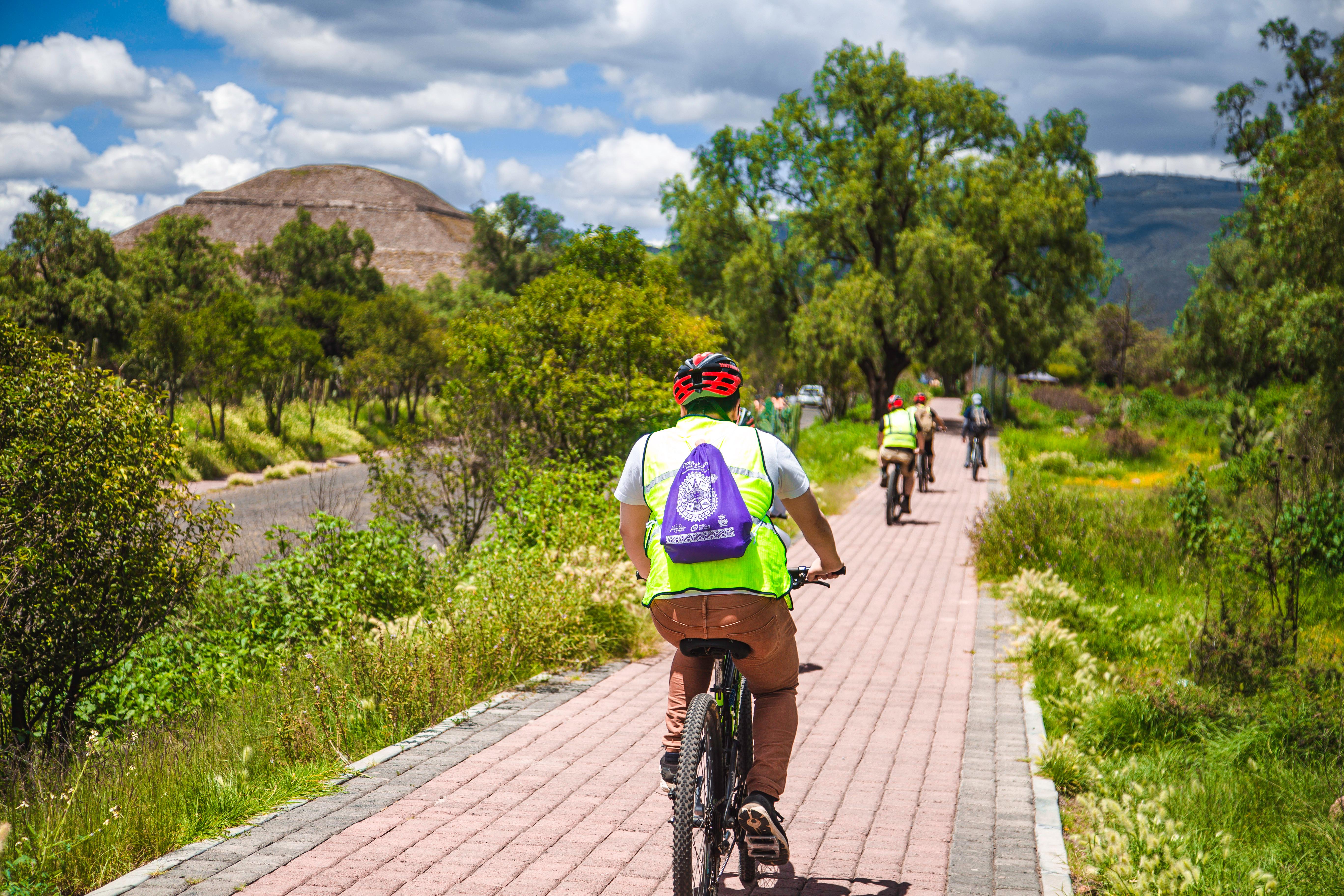 Teotihuacan Pyramids Cycling and Cultural Discovery Tour