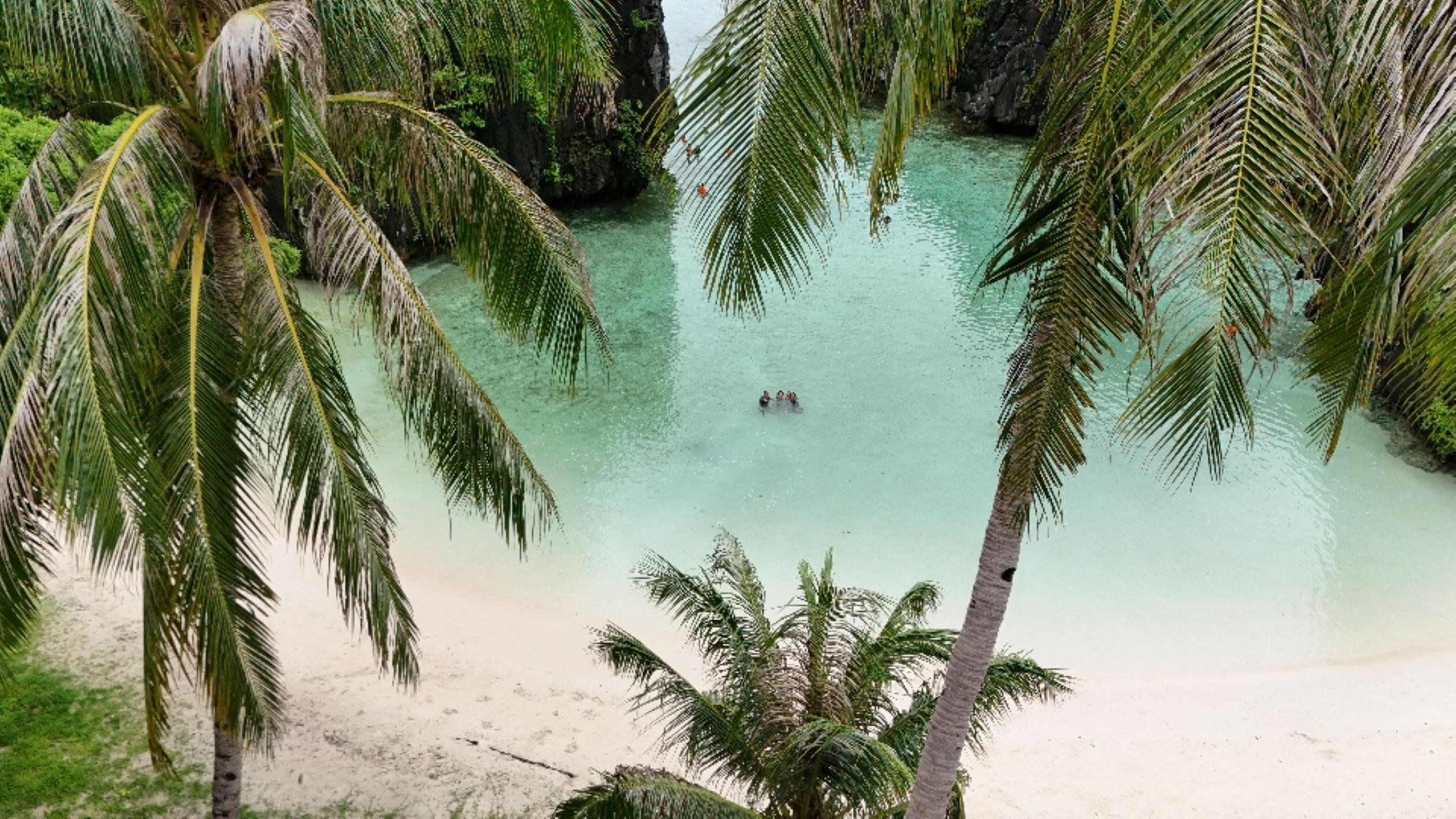 El Nido Island Adventure: Caves, Sandbars & Hidden Beaches