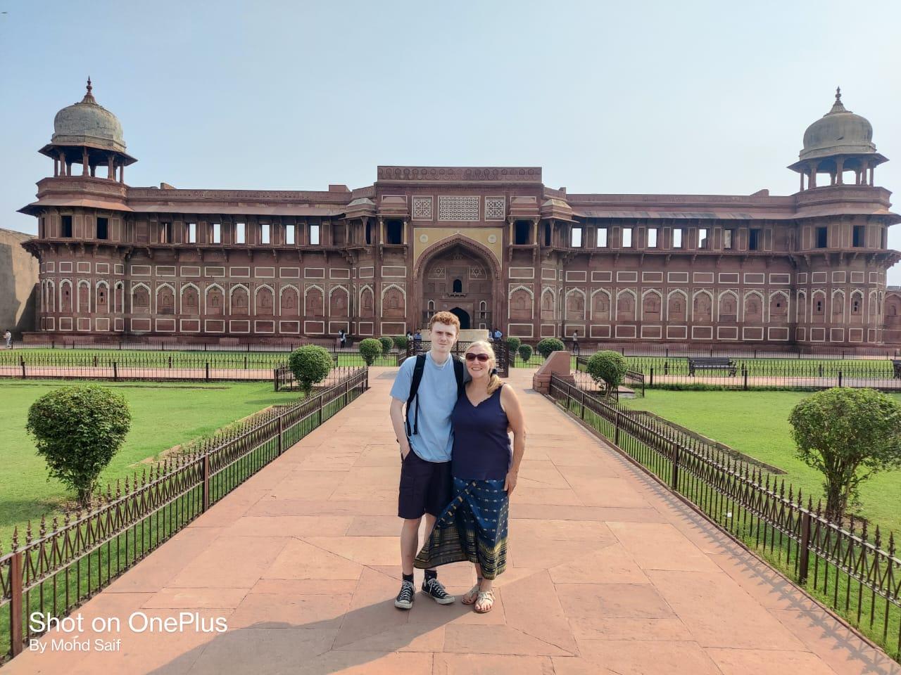 Delhi to Taj Mahal Sunrise Tour with Agra Fort & Pickup