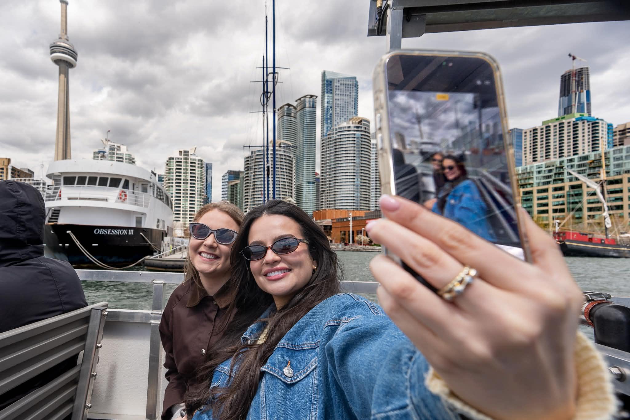 Toronto Waterfront & Harbour Cruise Small Group Tour