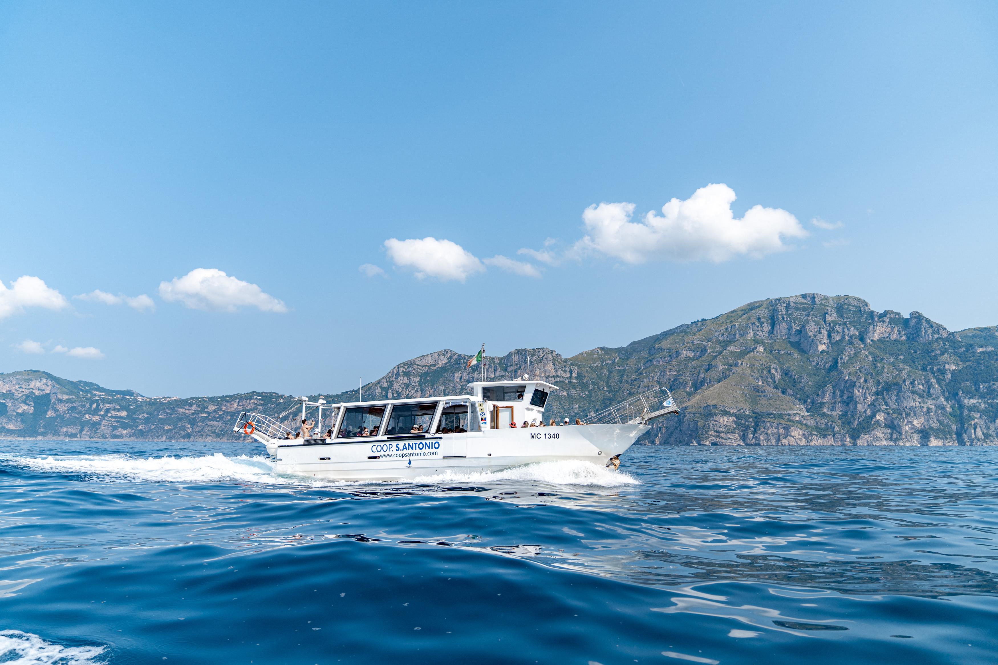 Amalfi Coast Boat Tour: Positano, Amalfi & Li Galli Islands
