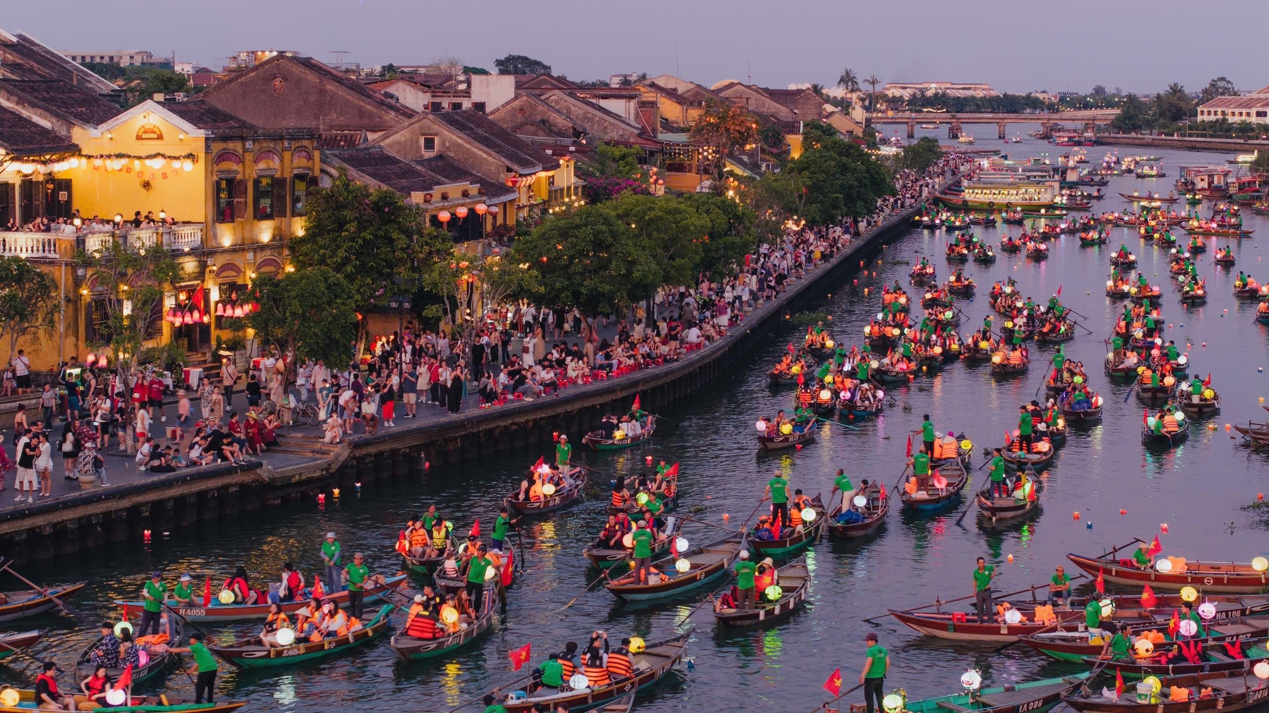 Hoi An Evening Lantern Boat Experience