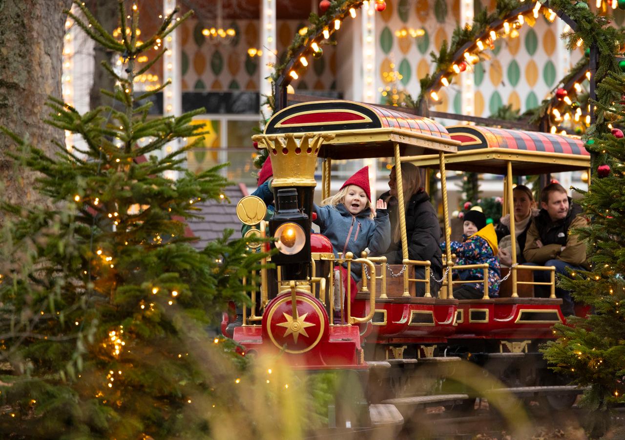 Copenhagen Christmas market and winter city scenery — image 11