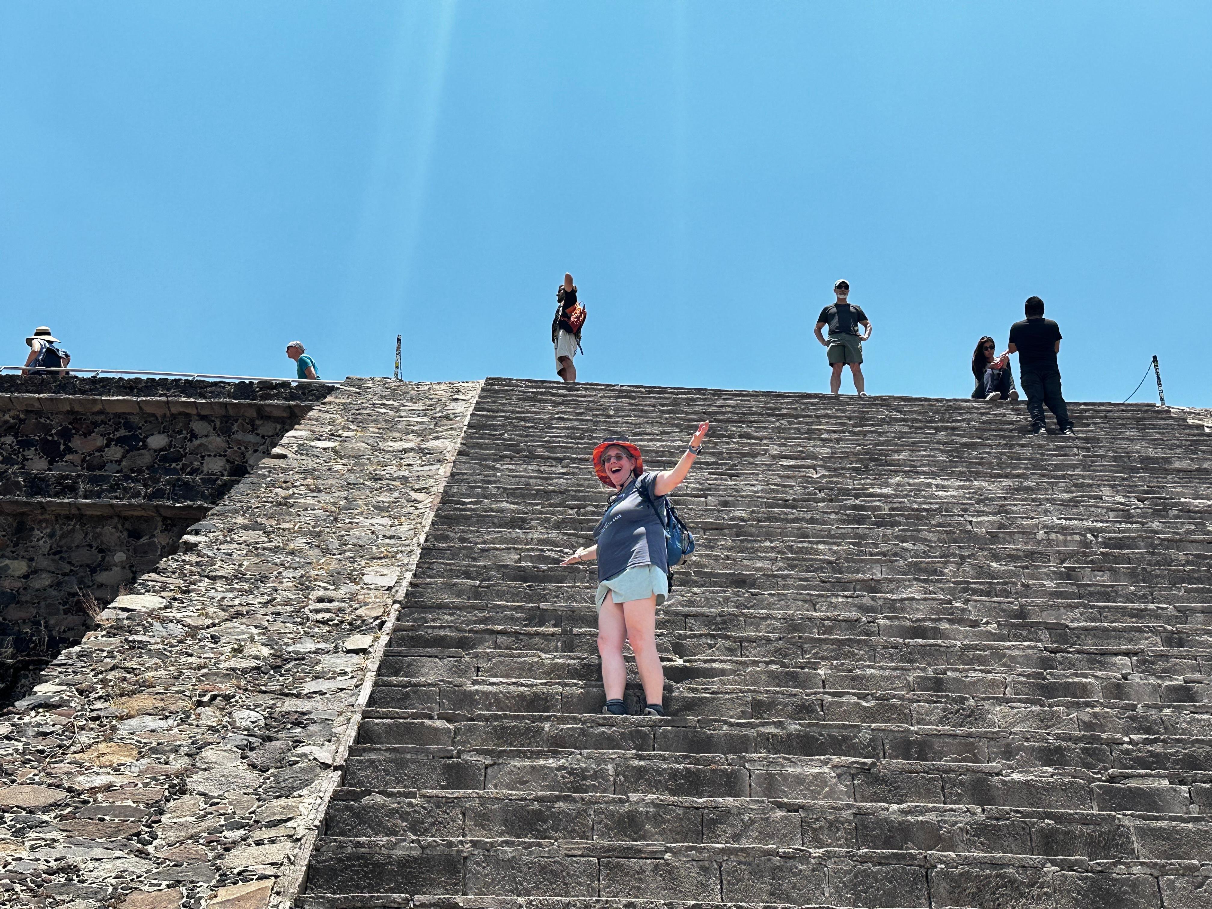 Private Teotihuacan Pyramids & Guadalupe Basilica Excursion