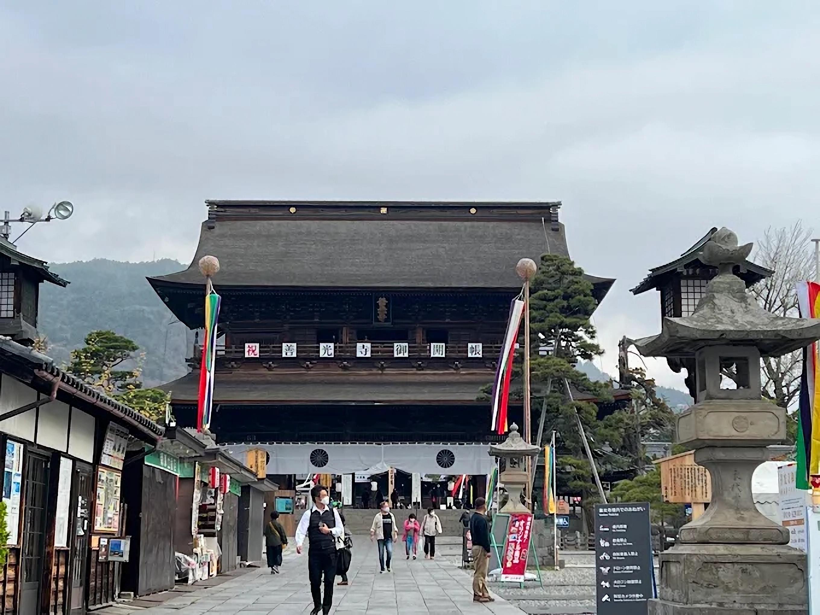 Tokyo to Nagano: Private Snow Monkeys & Zenko-ji Day Trip