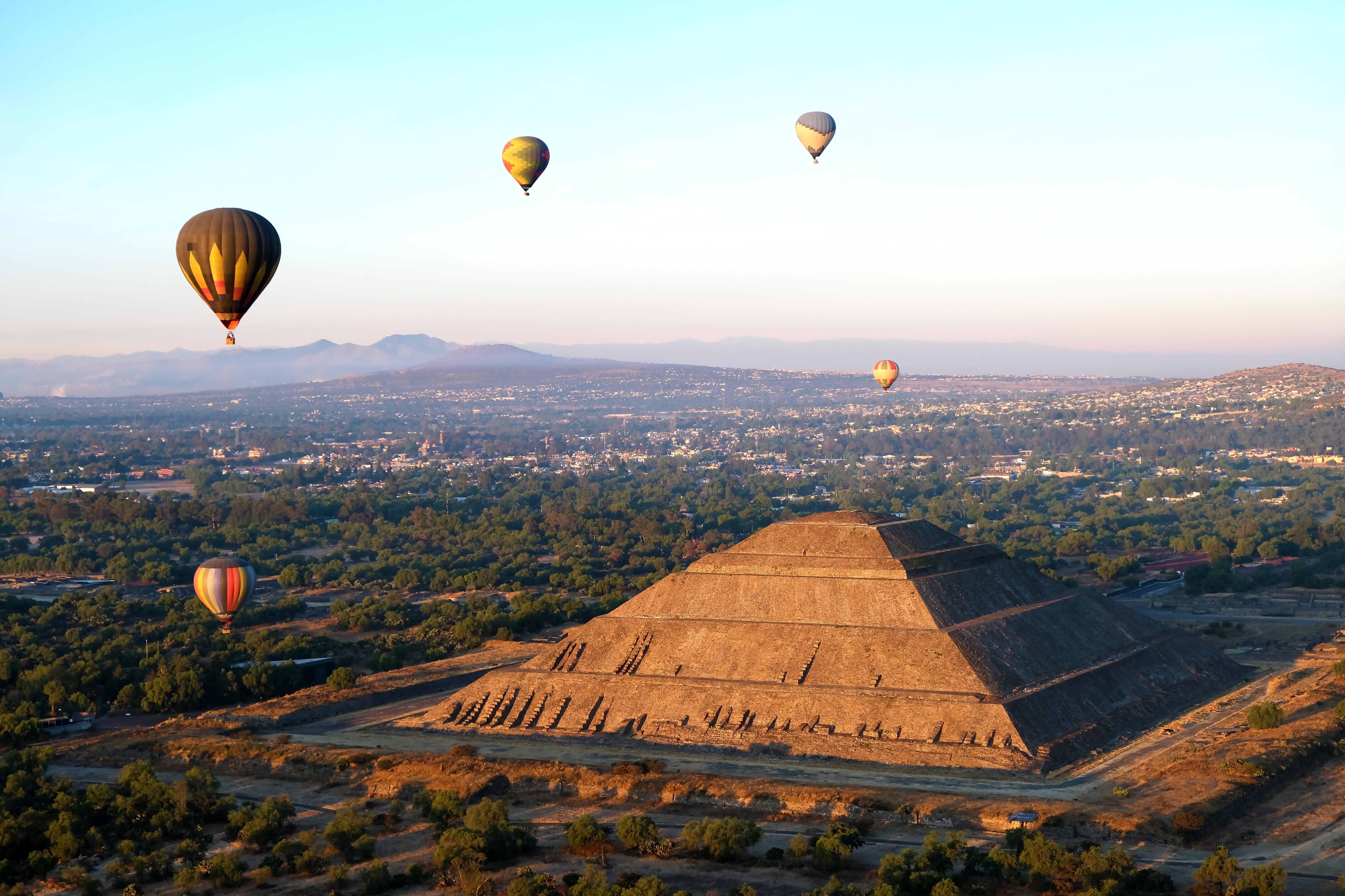 Teotihuacan Sunrise Hot Air Balloon Expedition from Mexico City