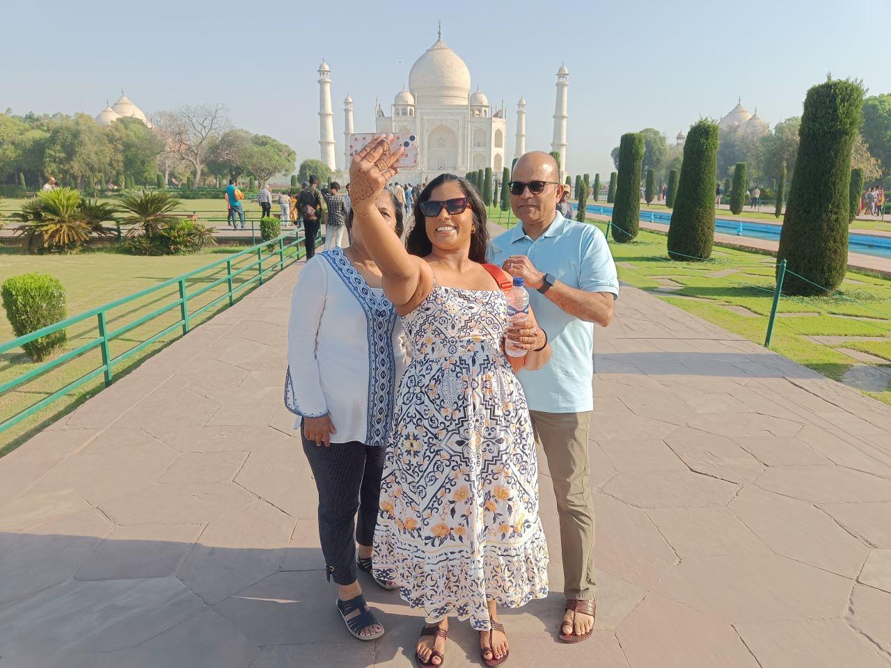Agra Private Tour: Taj Mahal Sunrise & Agra Fort with Skip-the-Line Entry