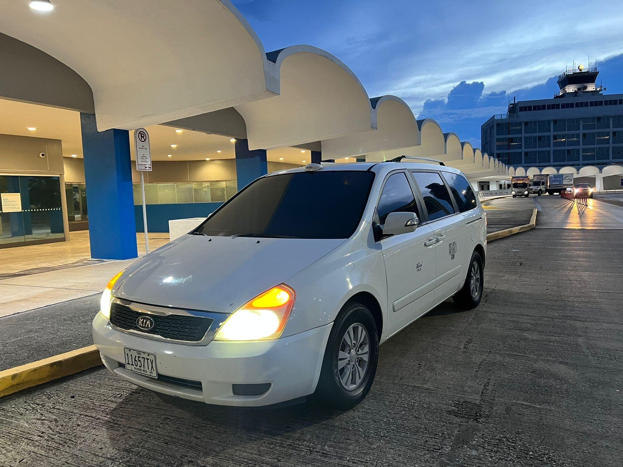 Private Airport Transfer: San Juan Airport to Hotels, Ports & Airbnb