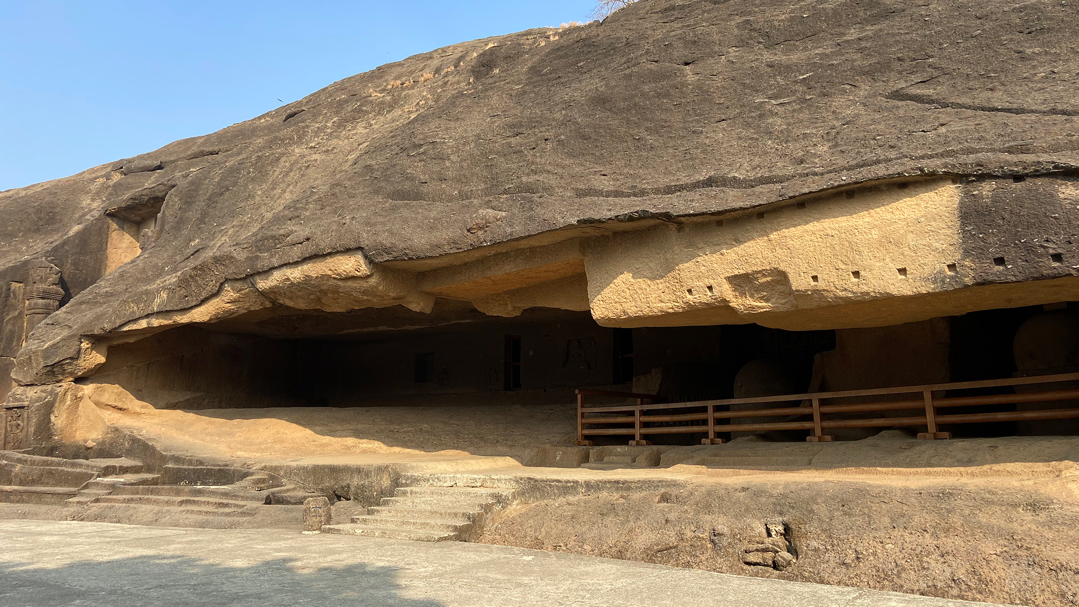 Mumbai: Ancient Kanheri Caves & Golden Pagoda Explorer
