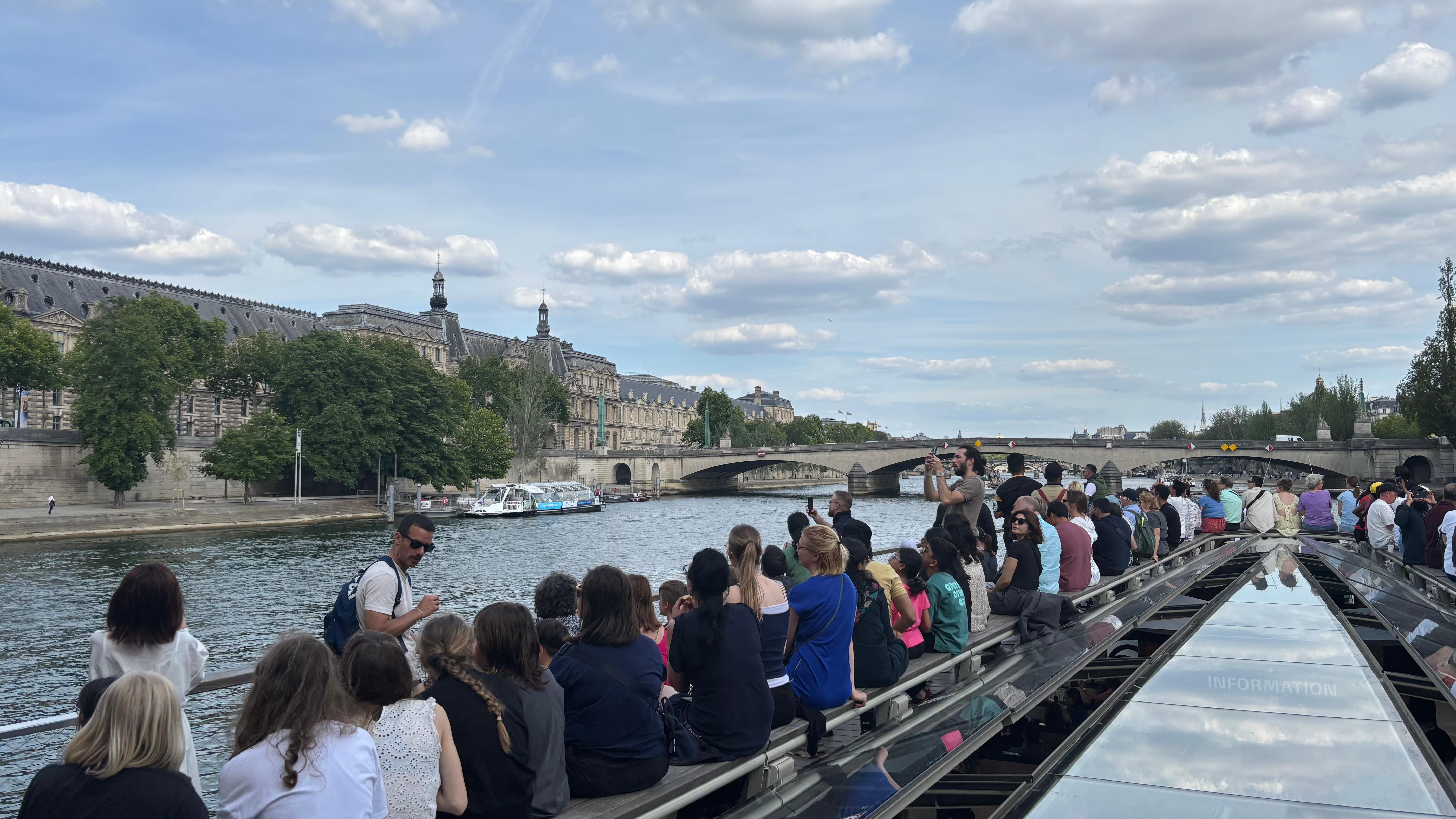 Paris: 1-Hour Seine River Sightseeing Cruise from the Eiffel Tower