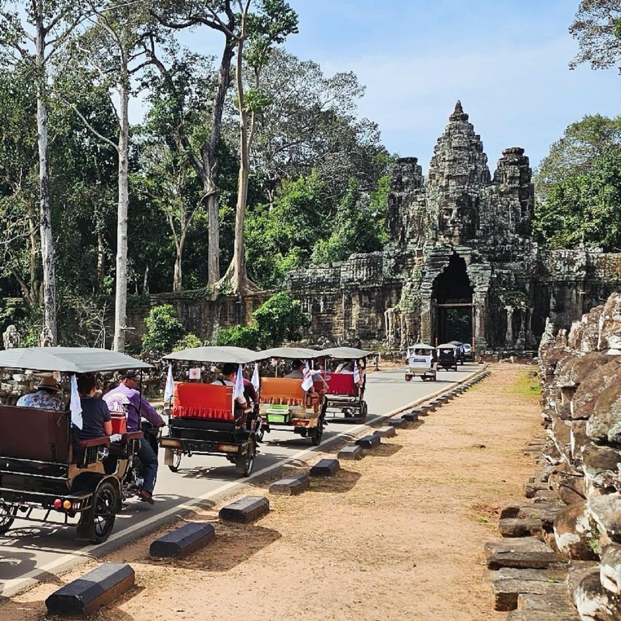 Siem Reap: Exclusive Private Angkor Wat Tour (Sunrise or Sunset)