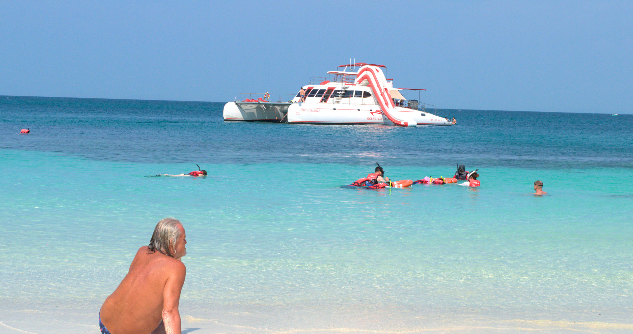 Pattaya: Full-Day Yacht Cruise to Koh Phai and Koh Rin