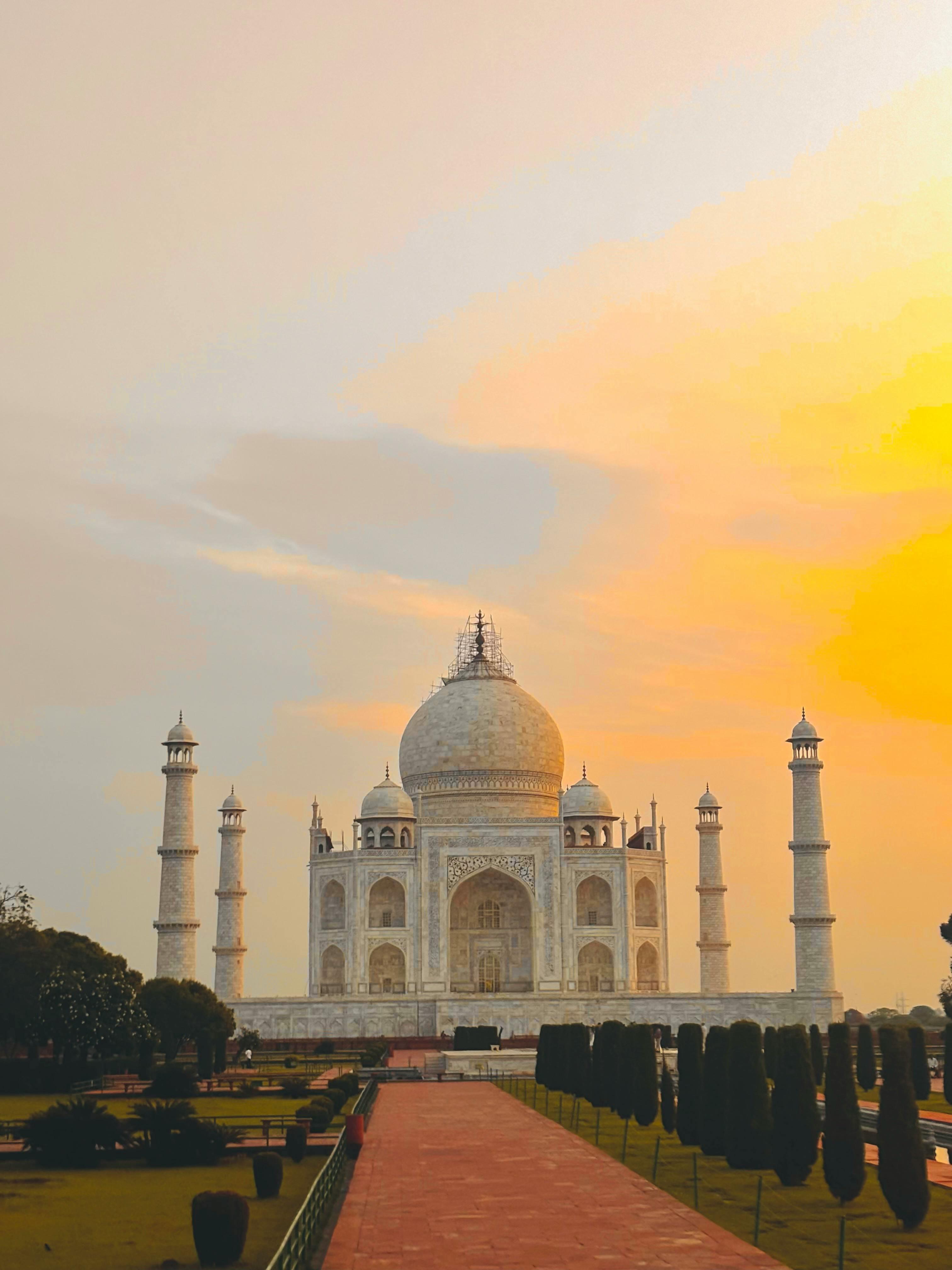 Taj Mahal Sunset Tour with Skip-the-Line Entry & Hotel Pickup